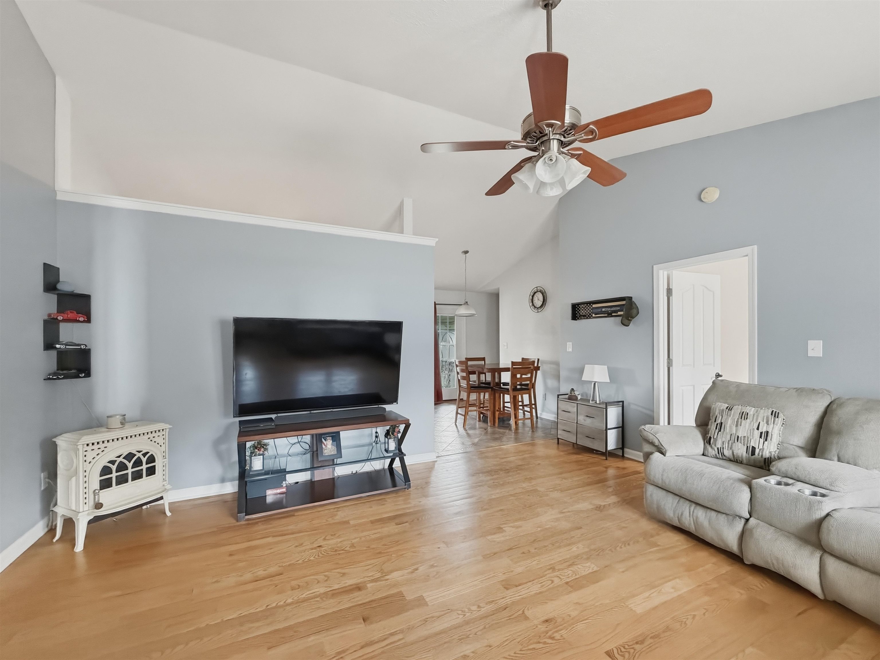 148 WOODSIDE DR