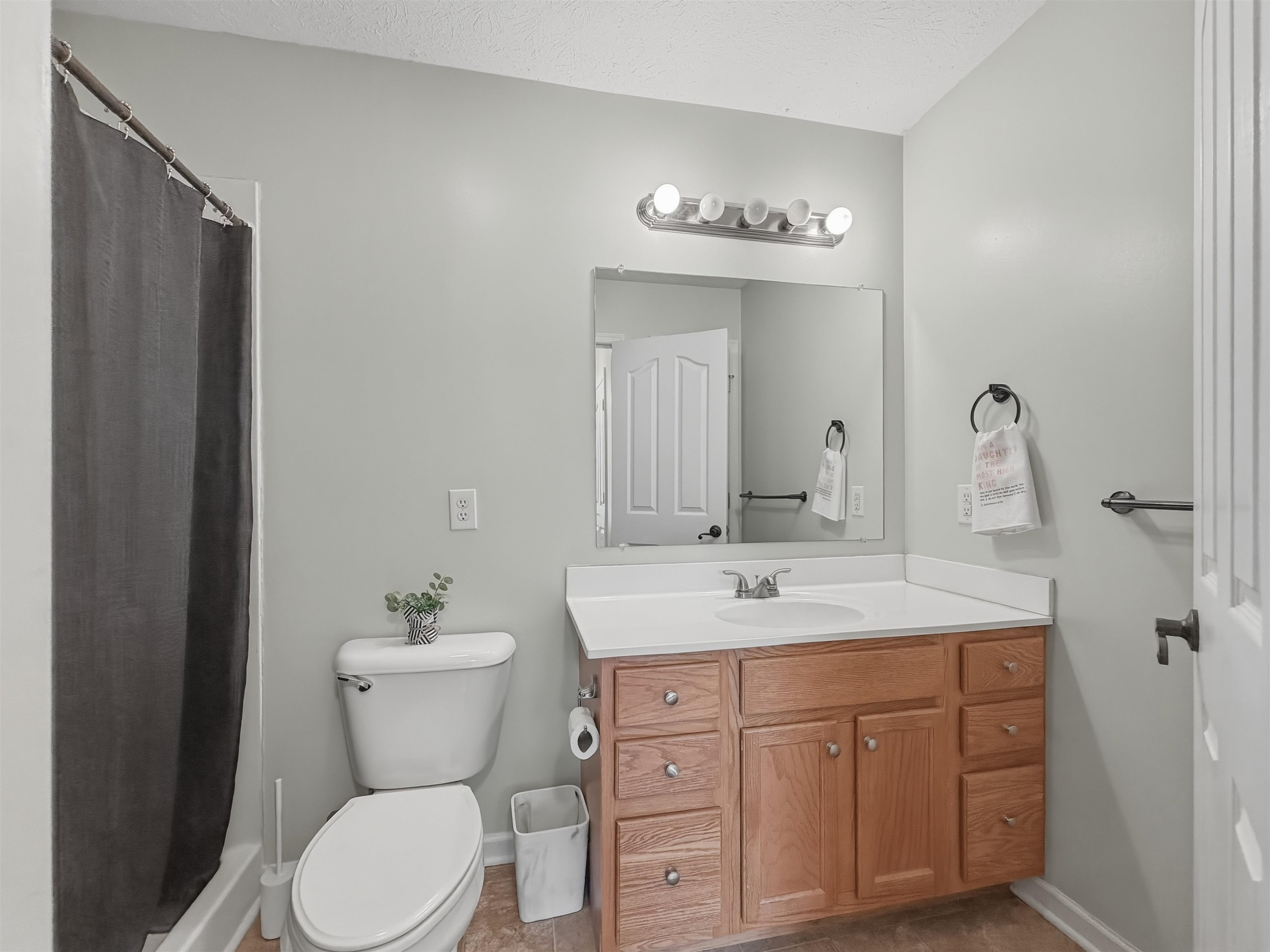 148 WOODSIDE DR