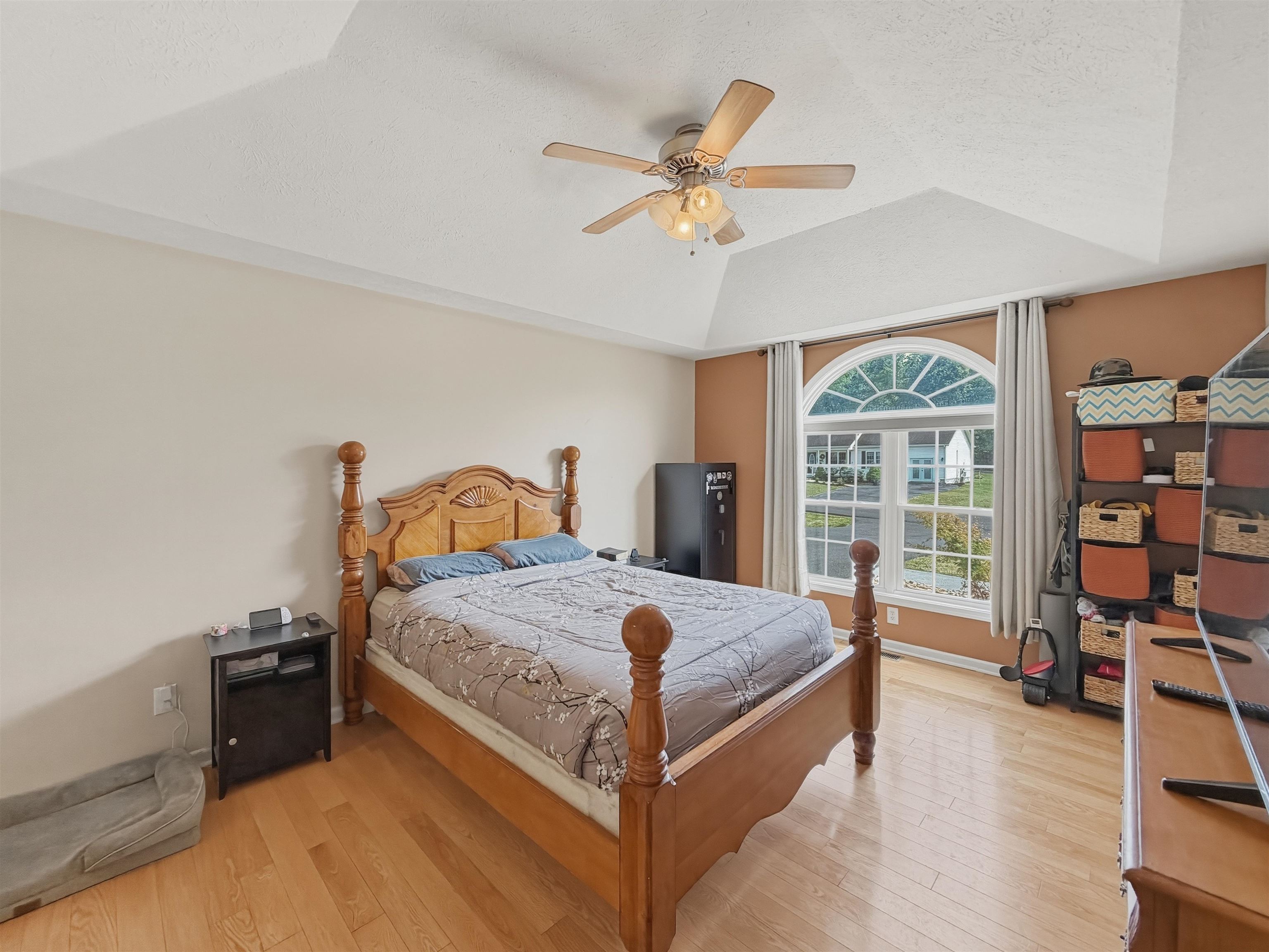 148 WOODSIDE DR