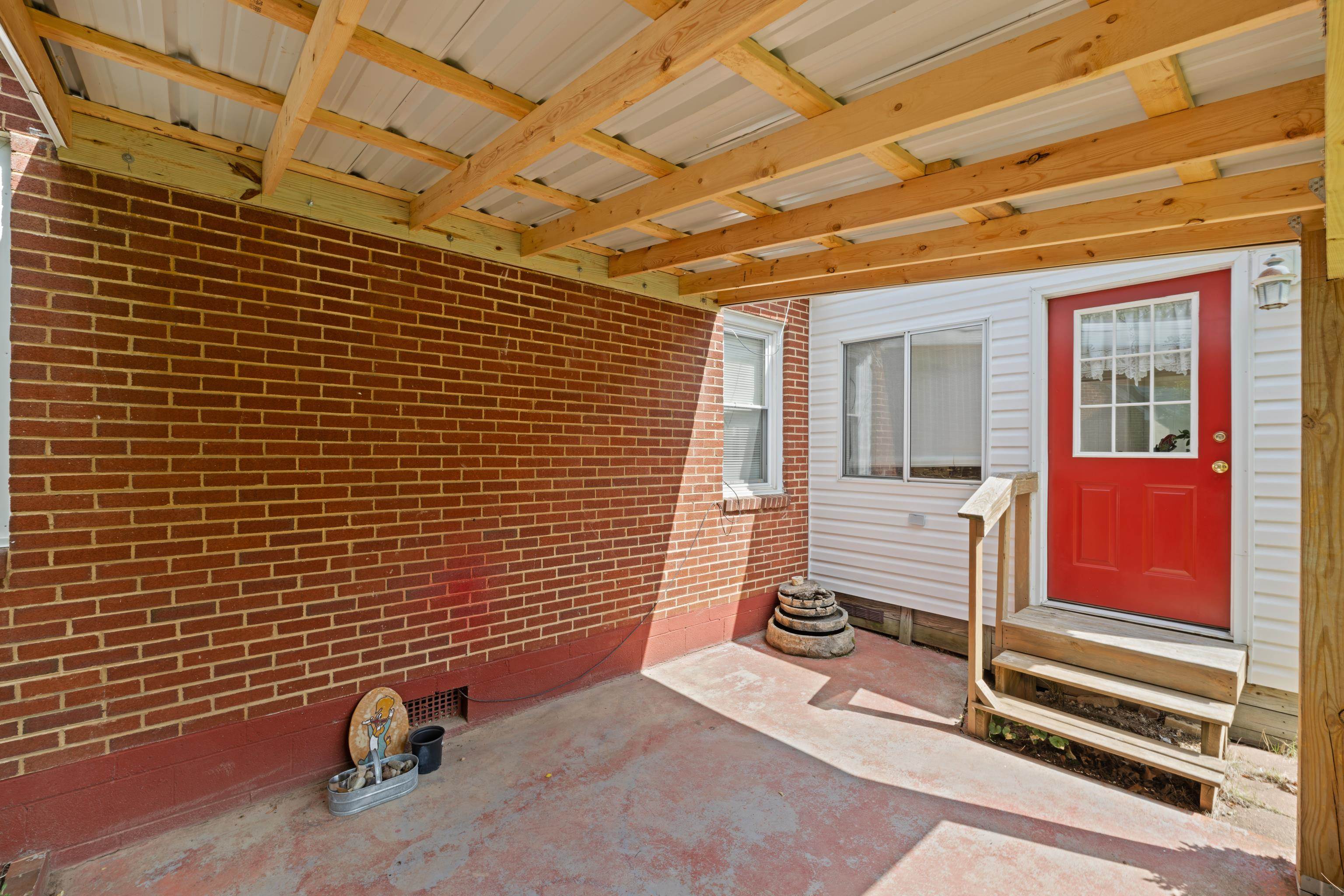 506 COLLEGE CIR