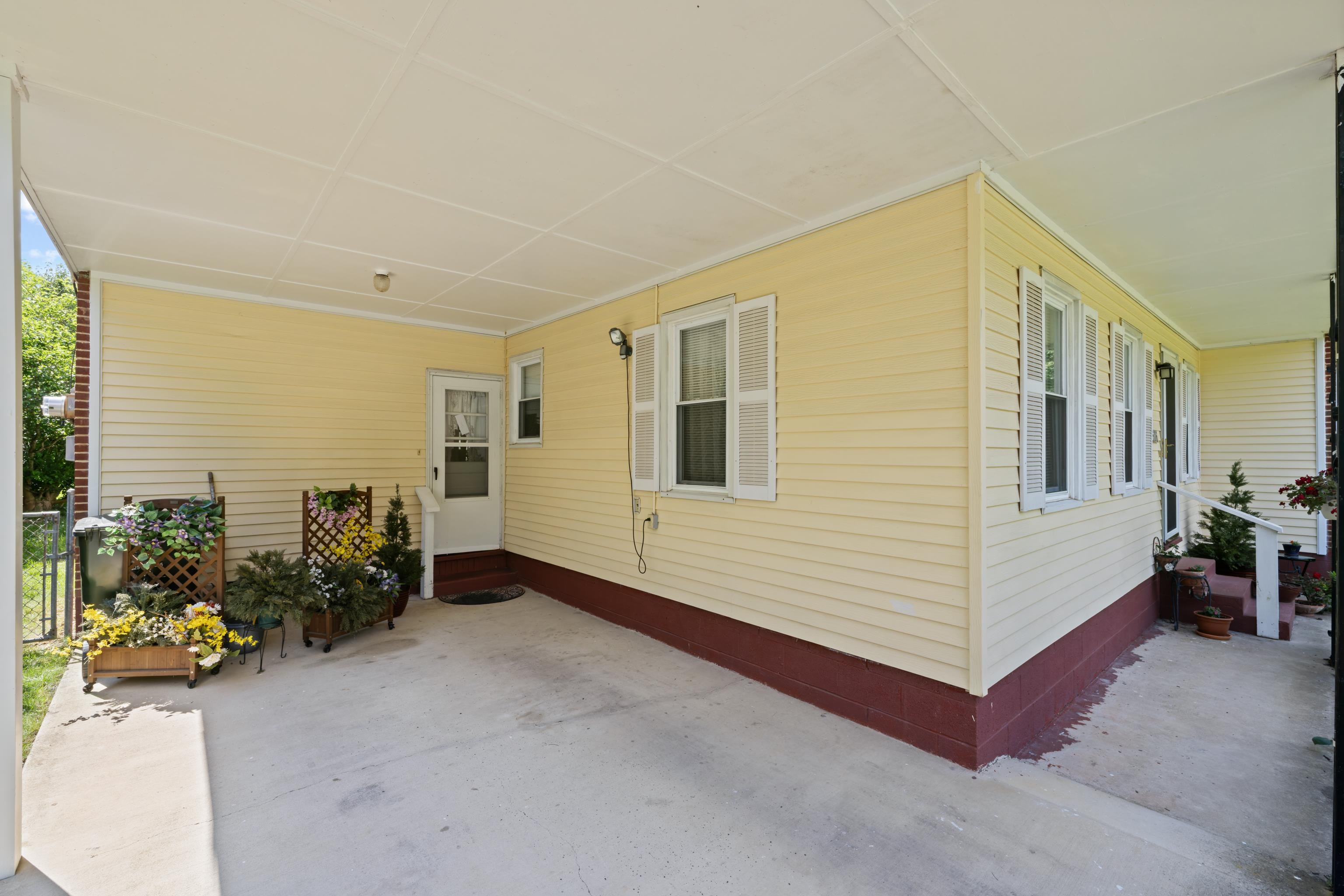 506 COLLEGE CIR