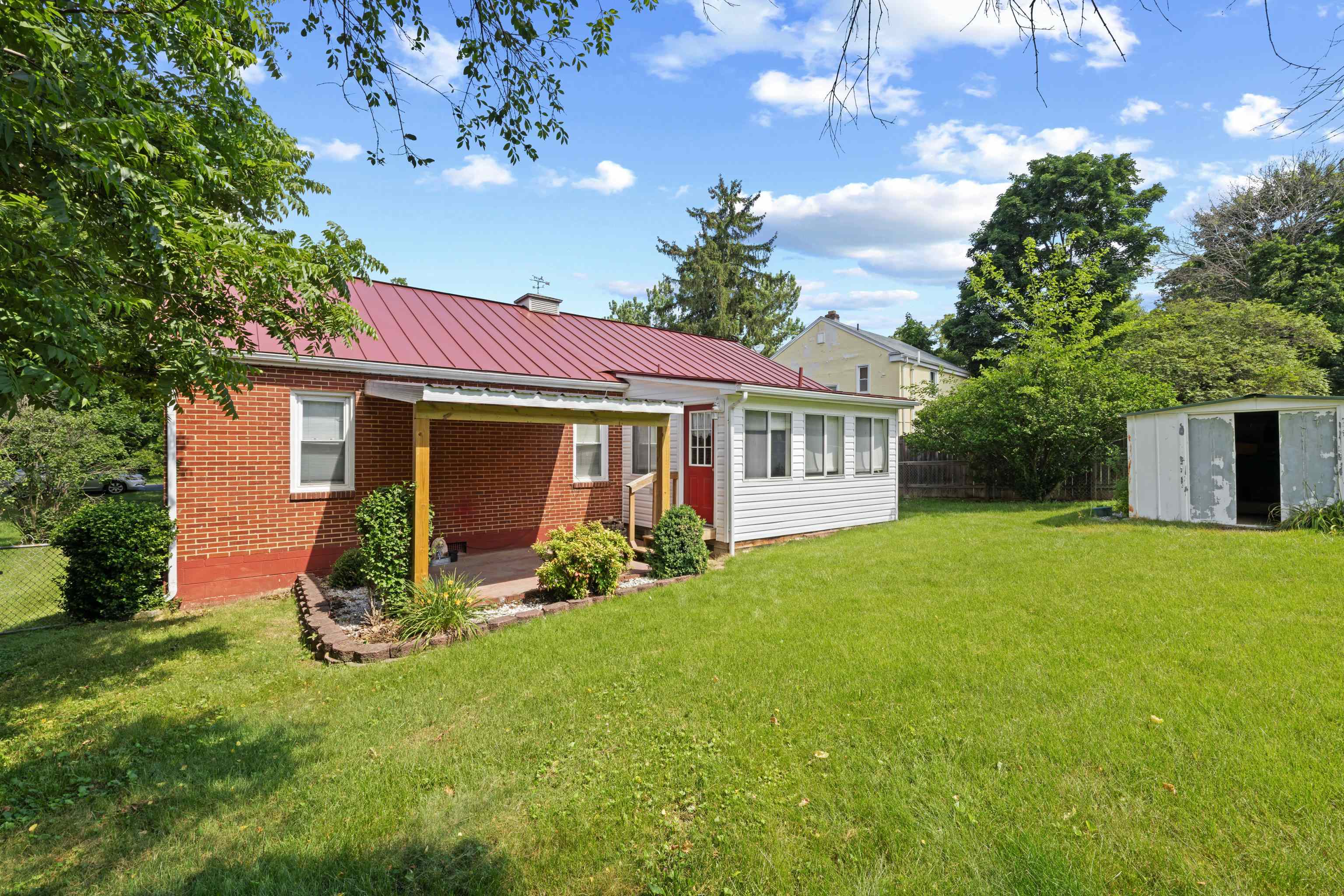 506 COLLEGE CIR