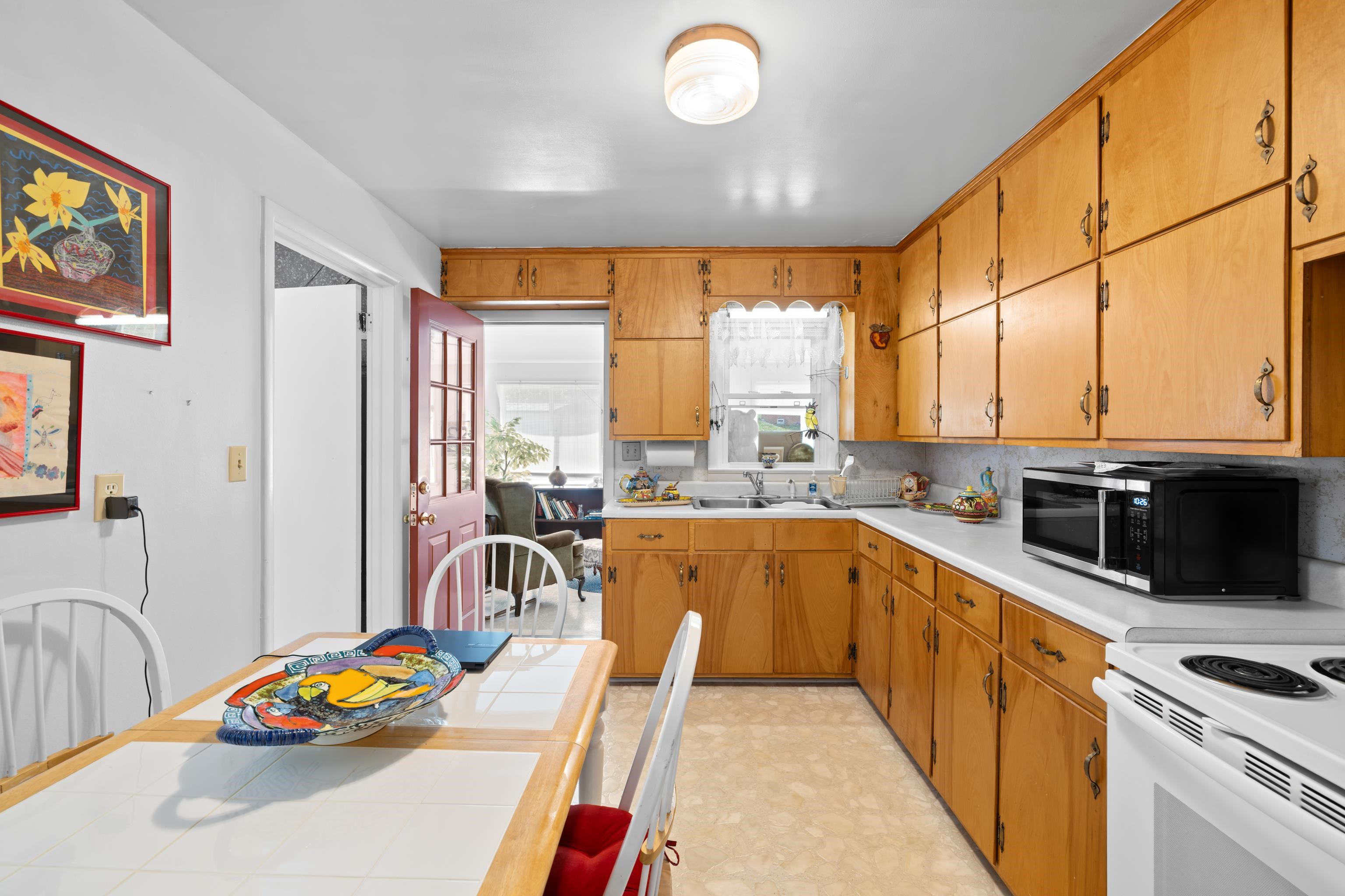 506 COLLEGE CIR
