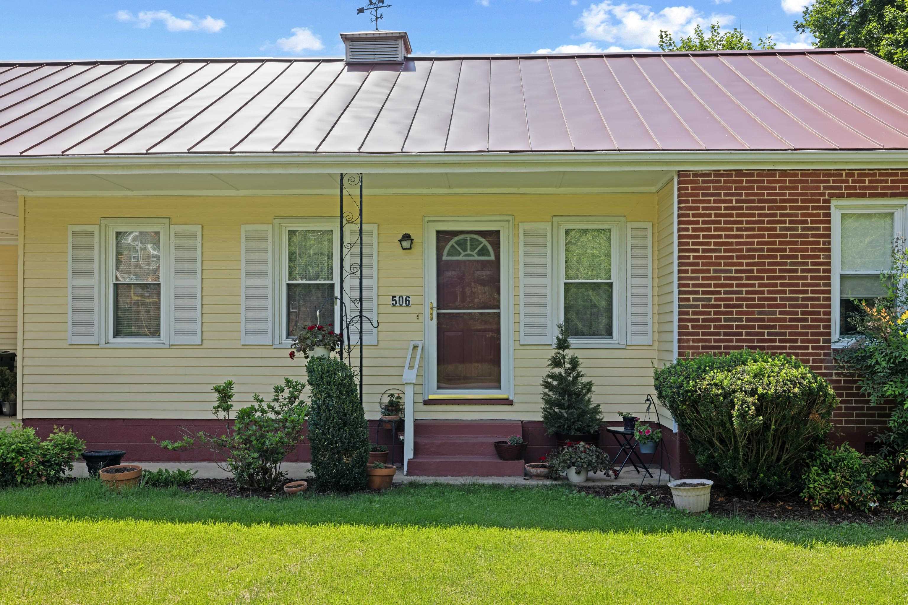 506 COLLEGE CIR
