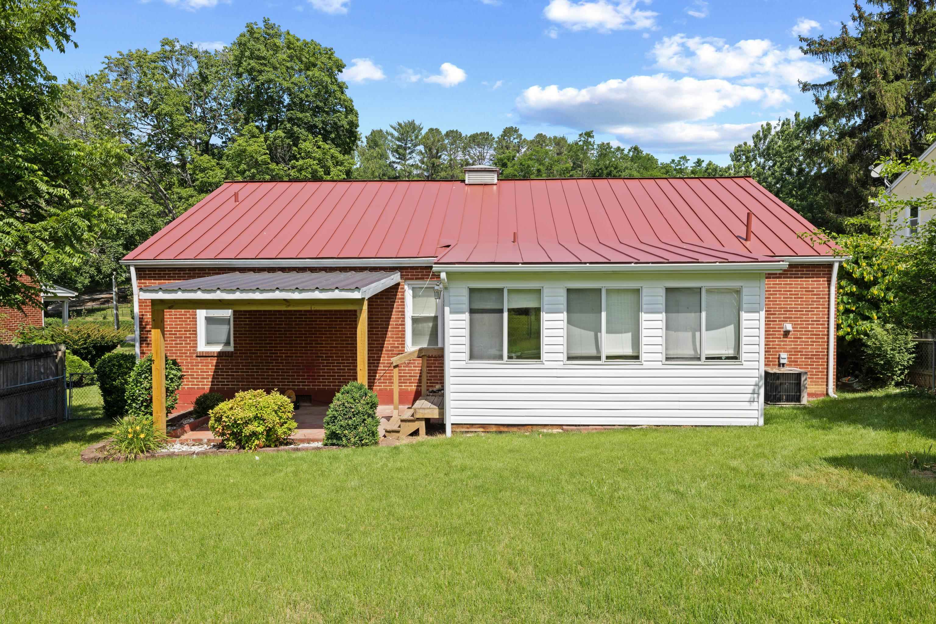 506 COLLEGE CIR