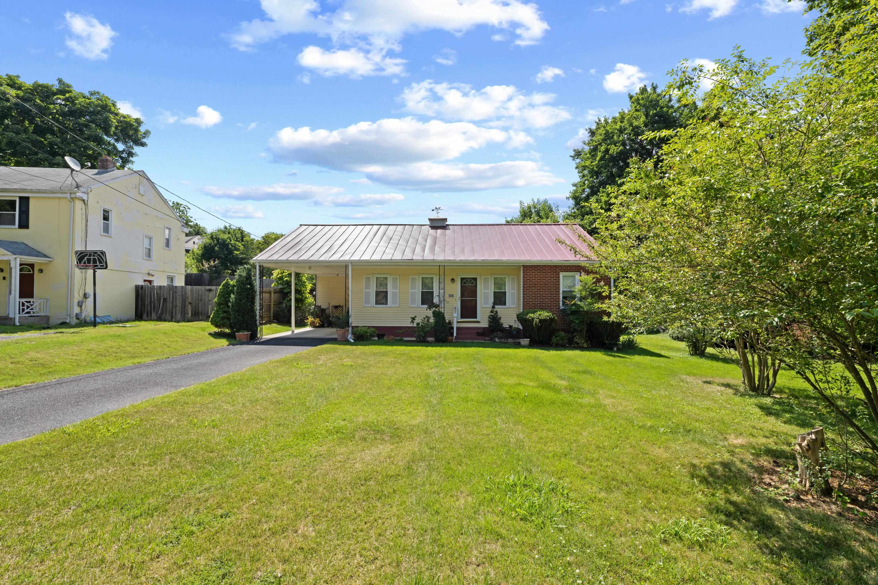 506 COLLEGE CIR