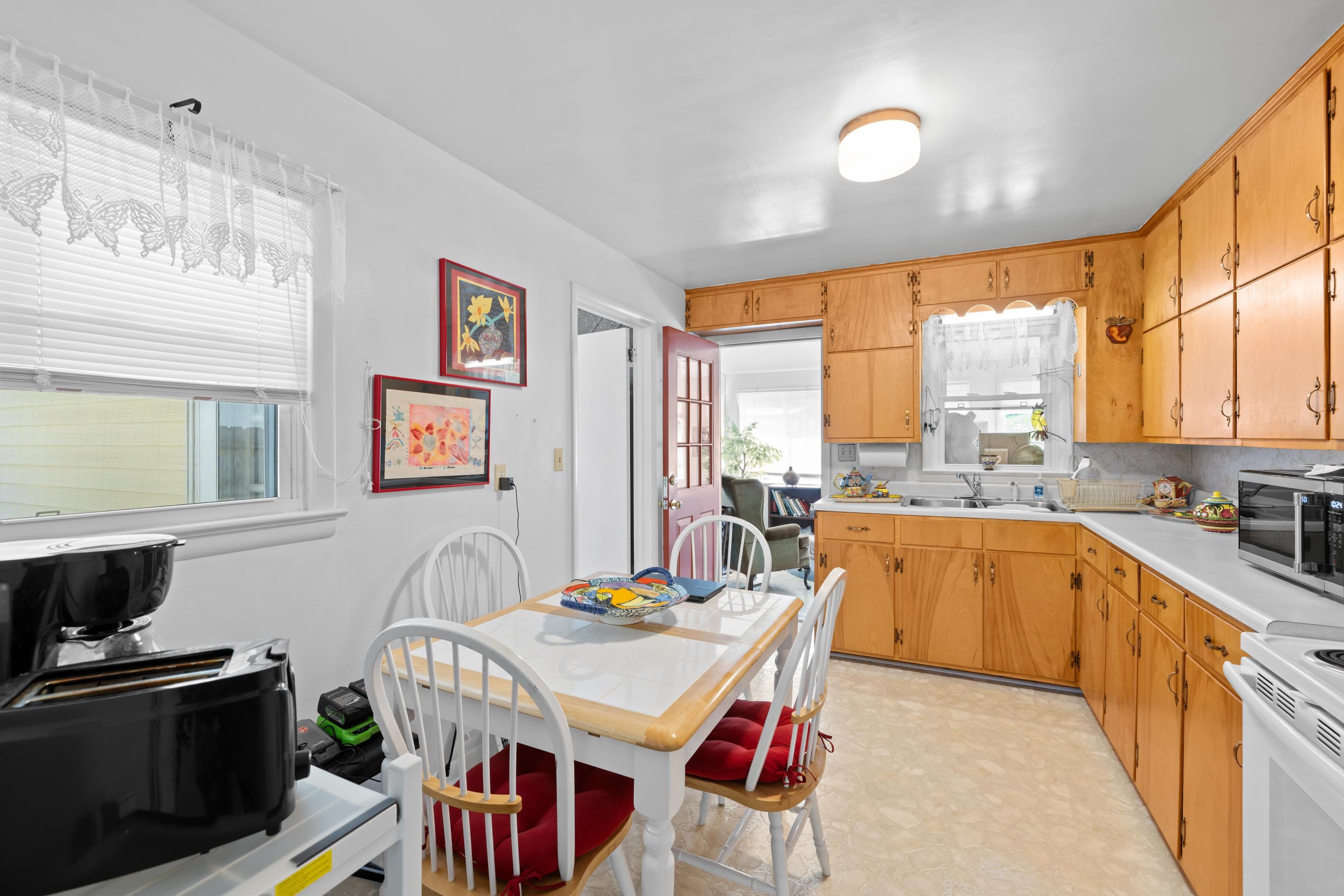 506 COLLEGE CIR