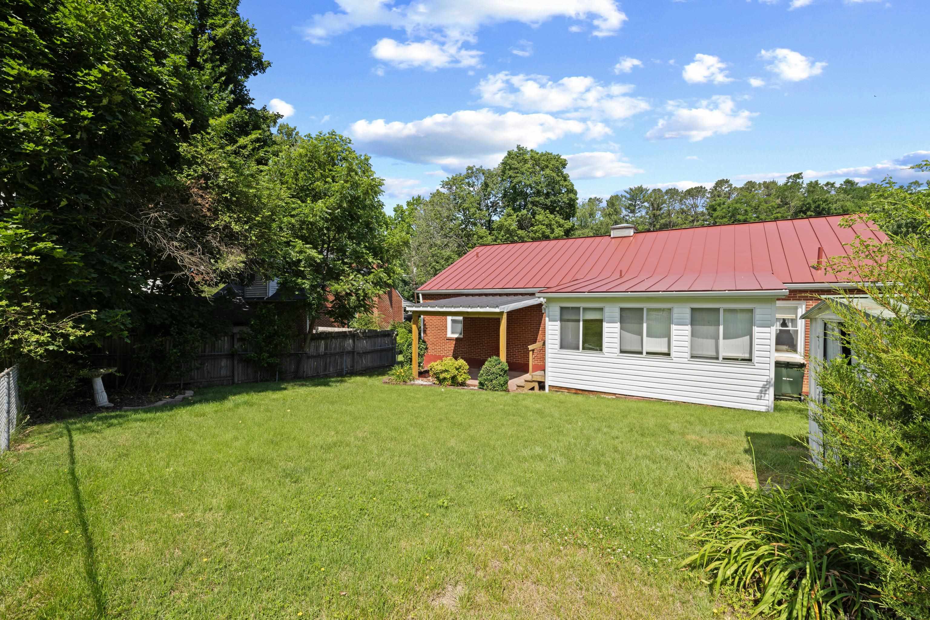 506 COLLEGE CIR