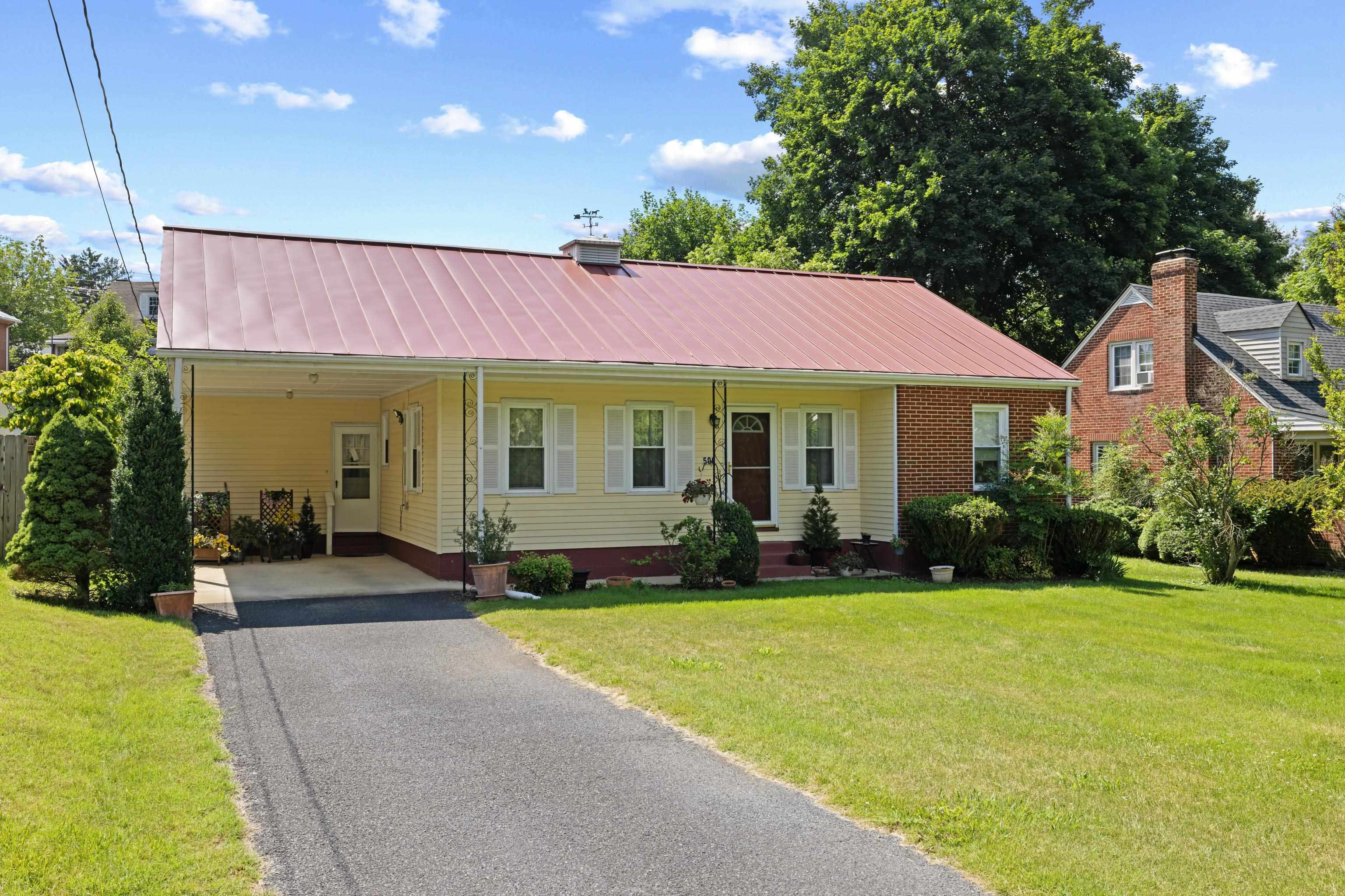 506 COLLEGE CIR