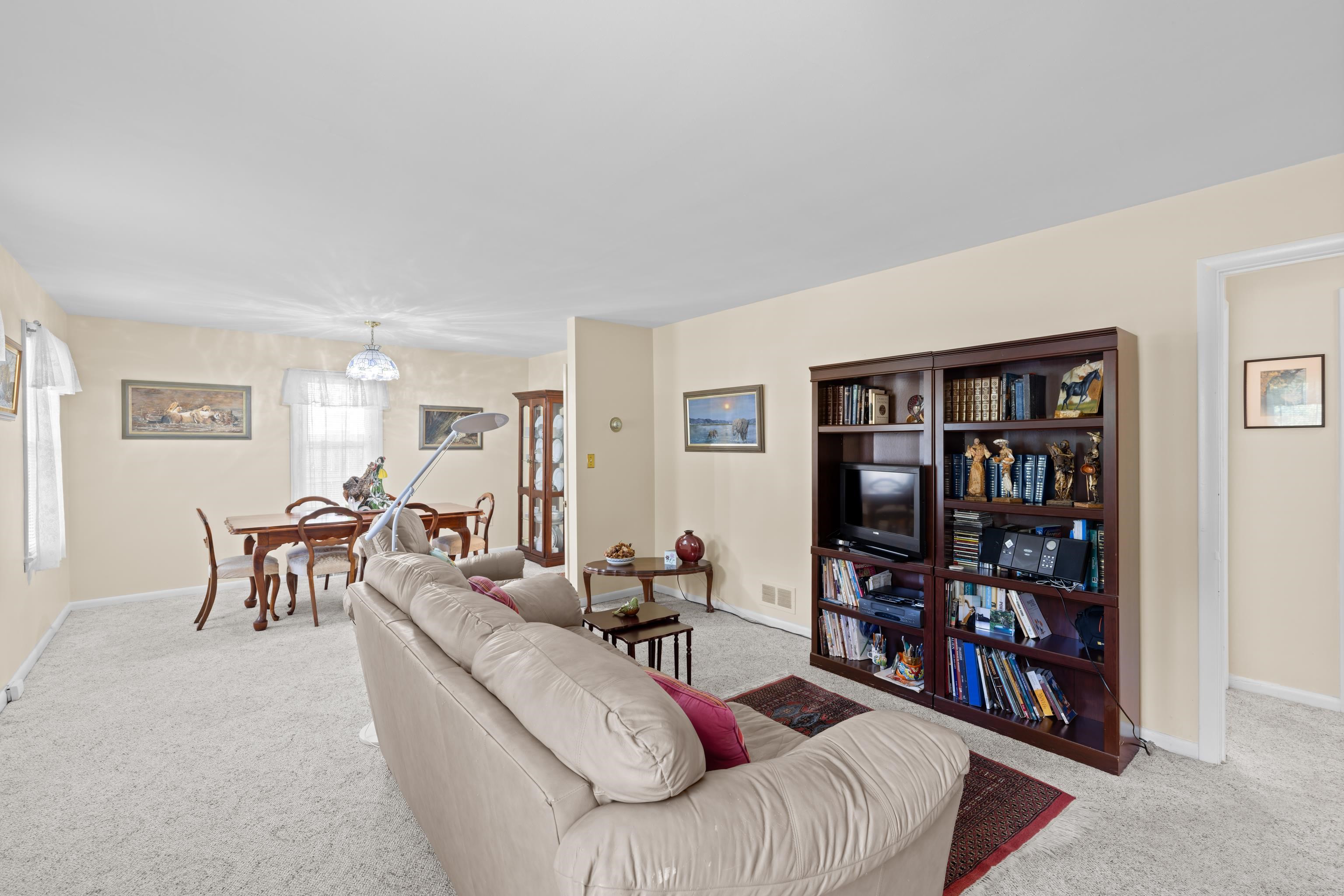 506 COLLEGE CIR