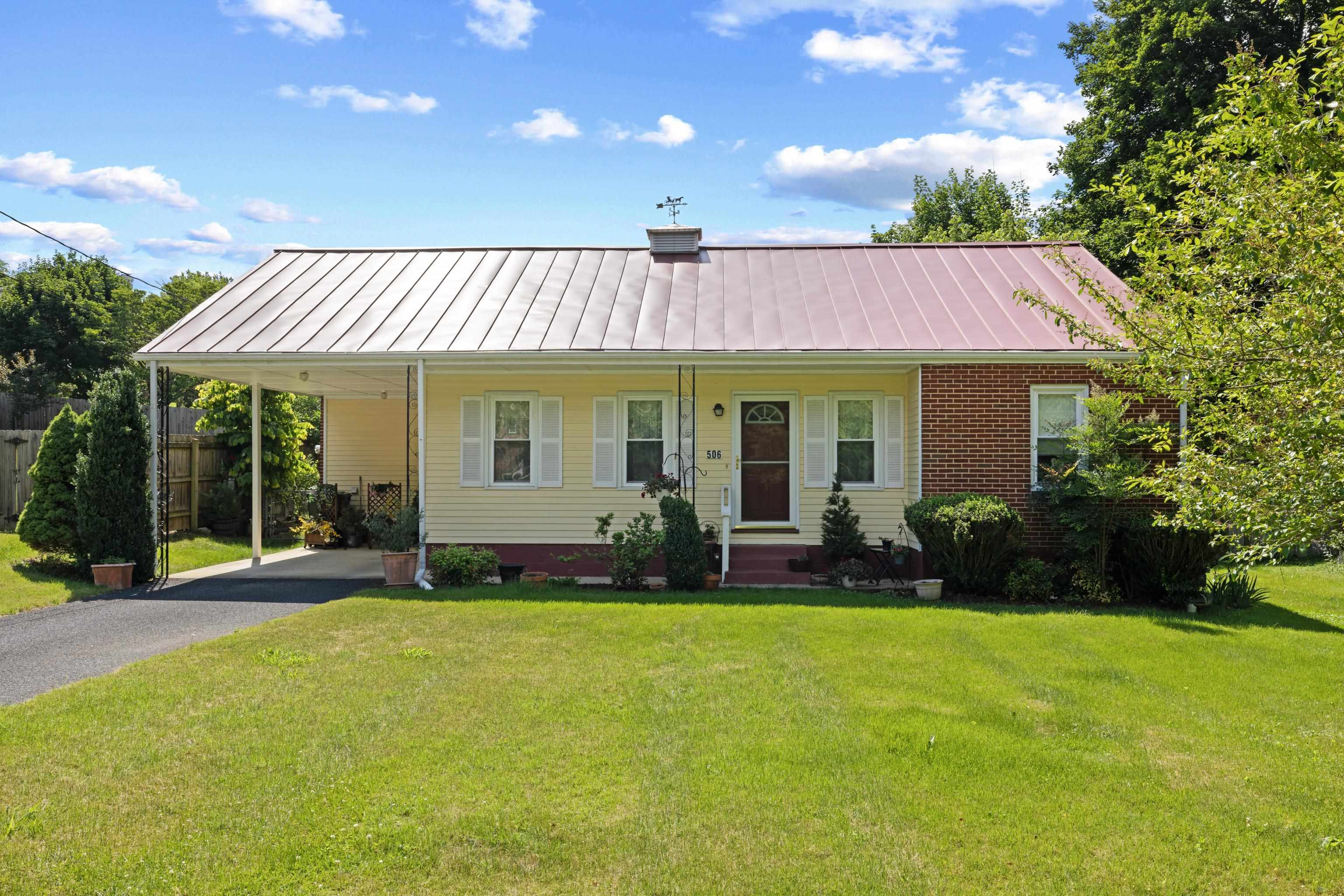 506 COLLEGE CIR