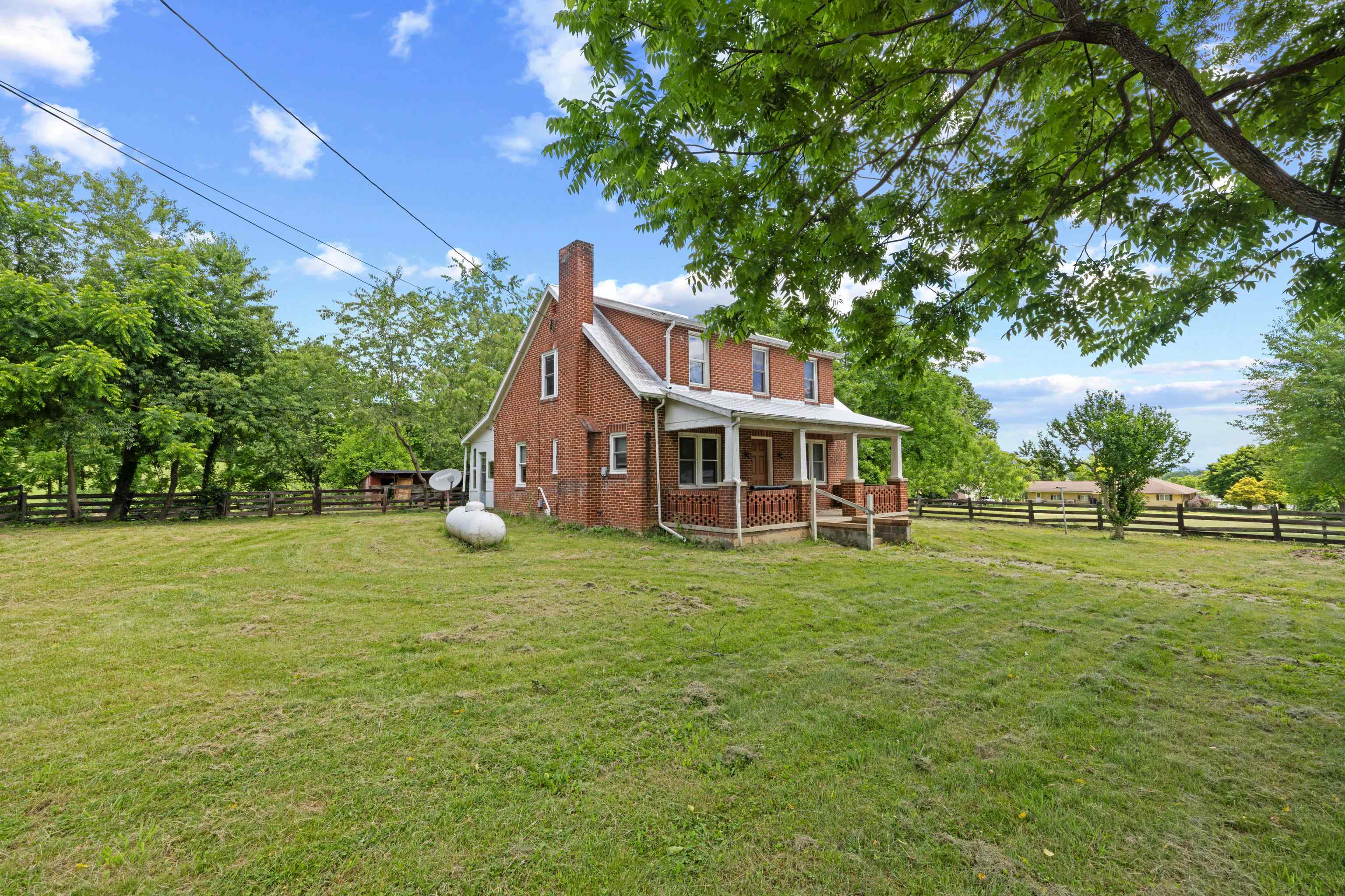 221 CHAPEL RD