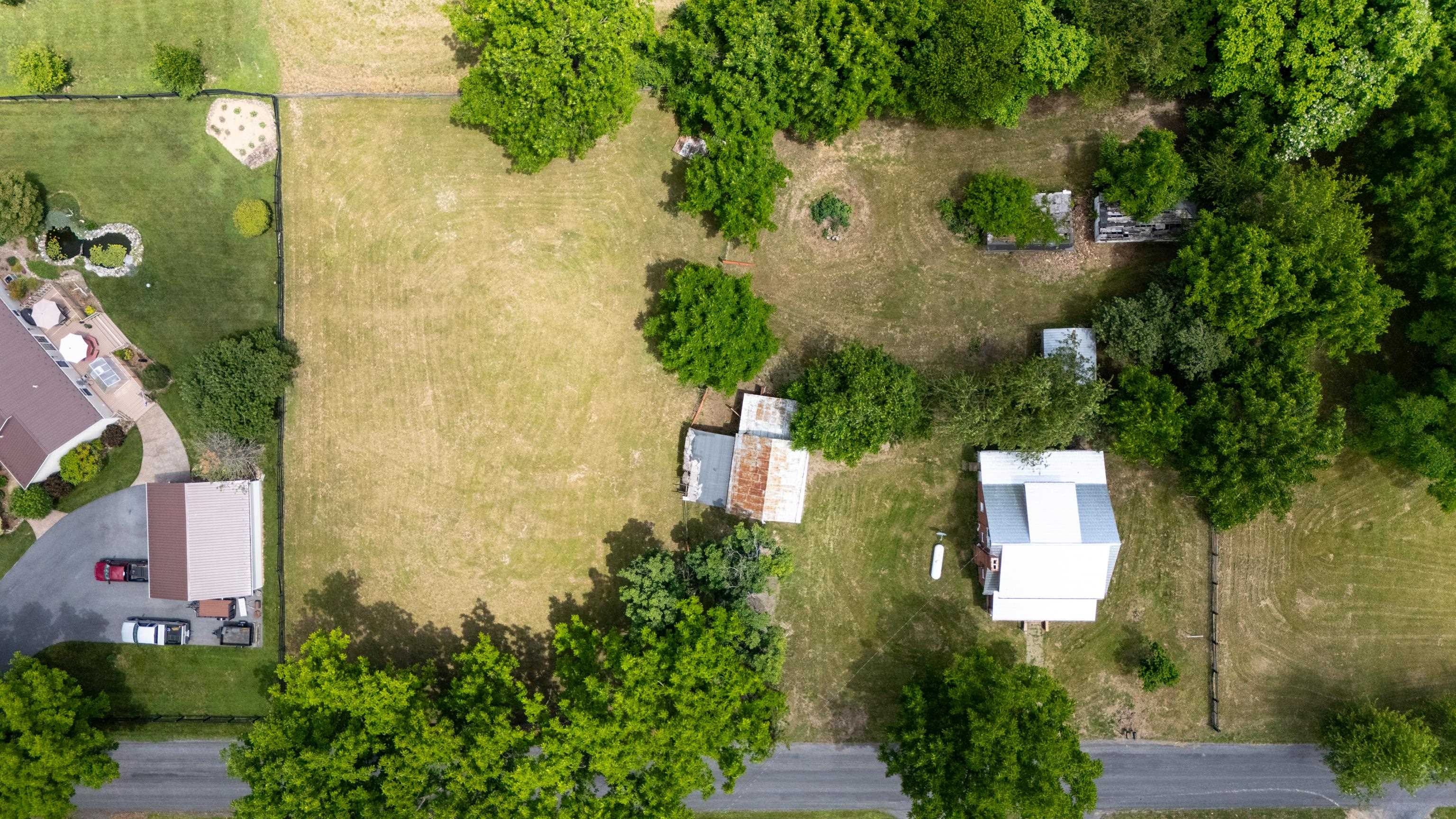 221 CHAPEL RD