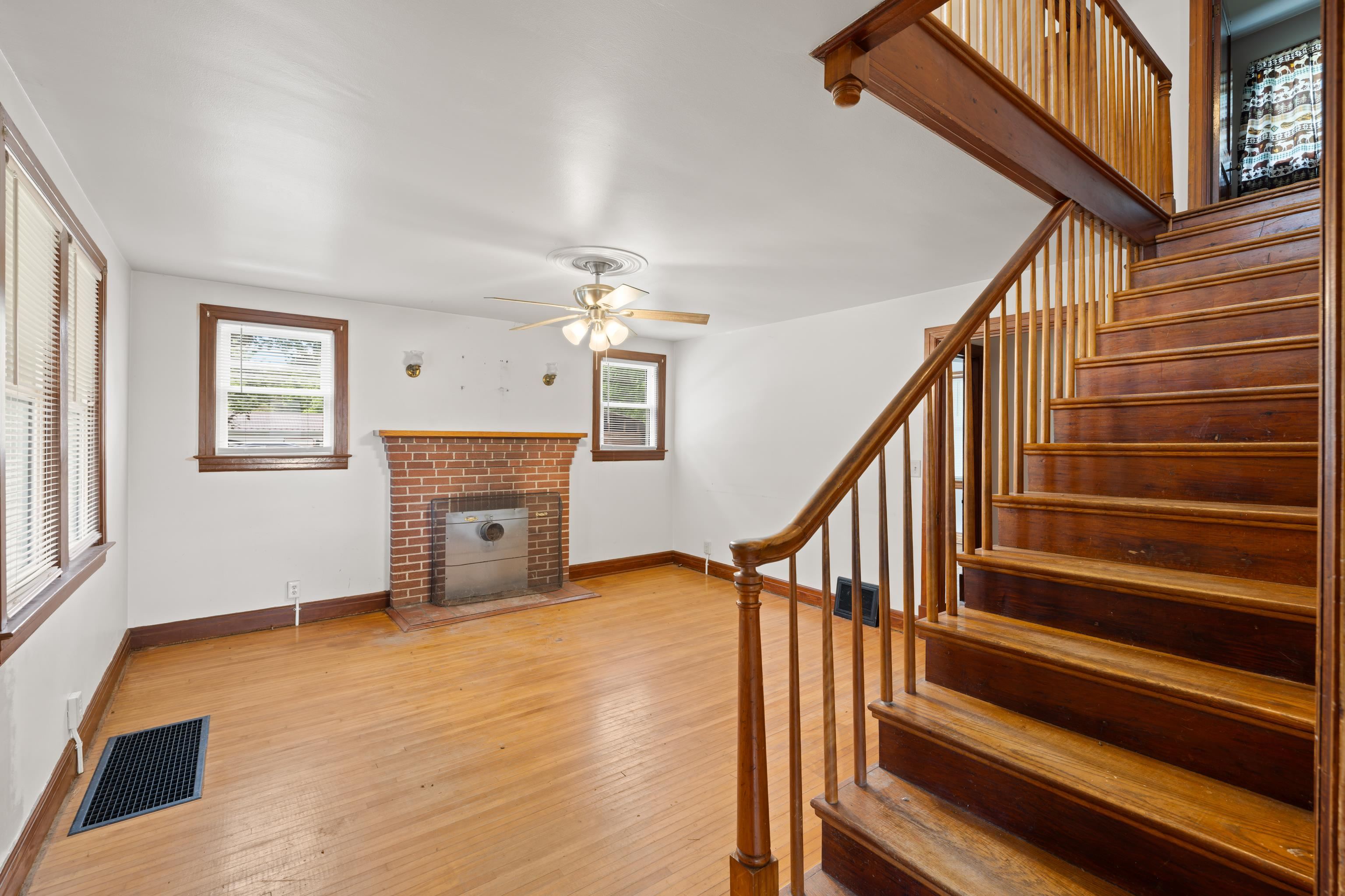 221 CHAPEL RD