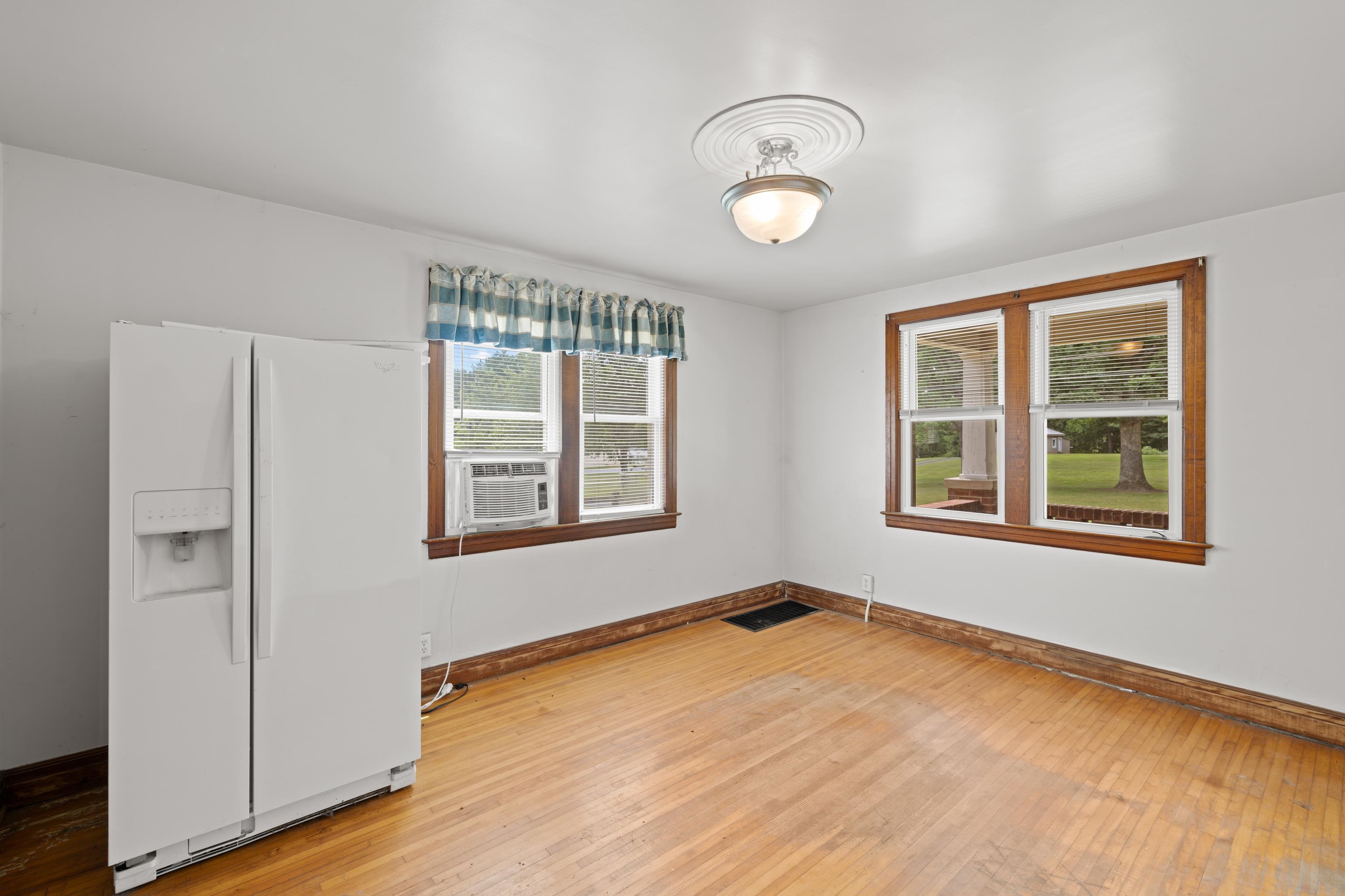 221 CHAPEL RD