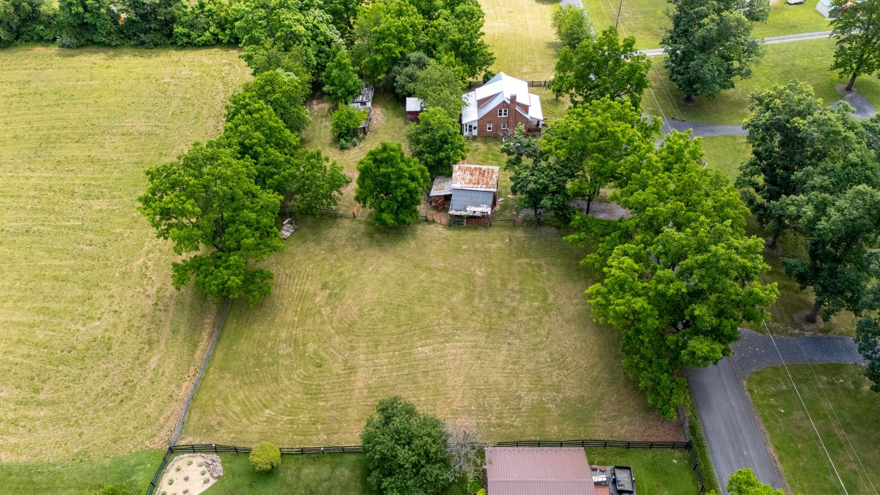 221 CHAPEL RD