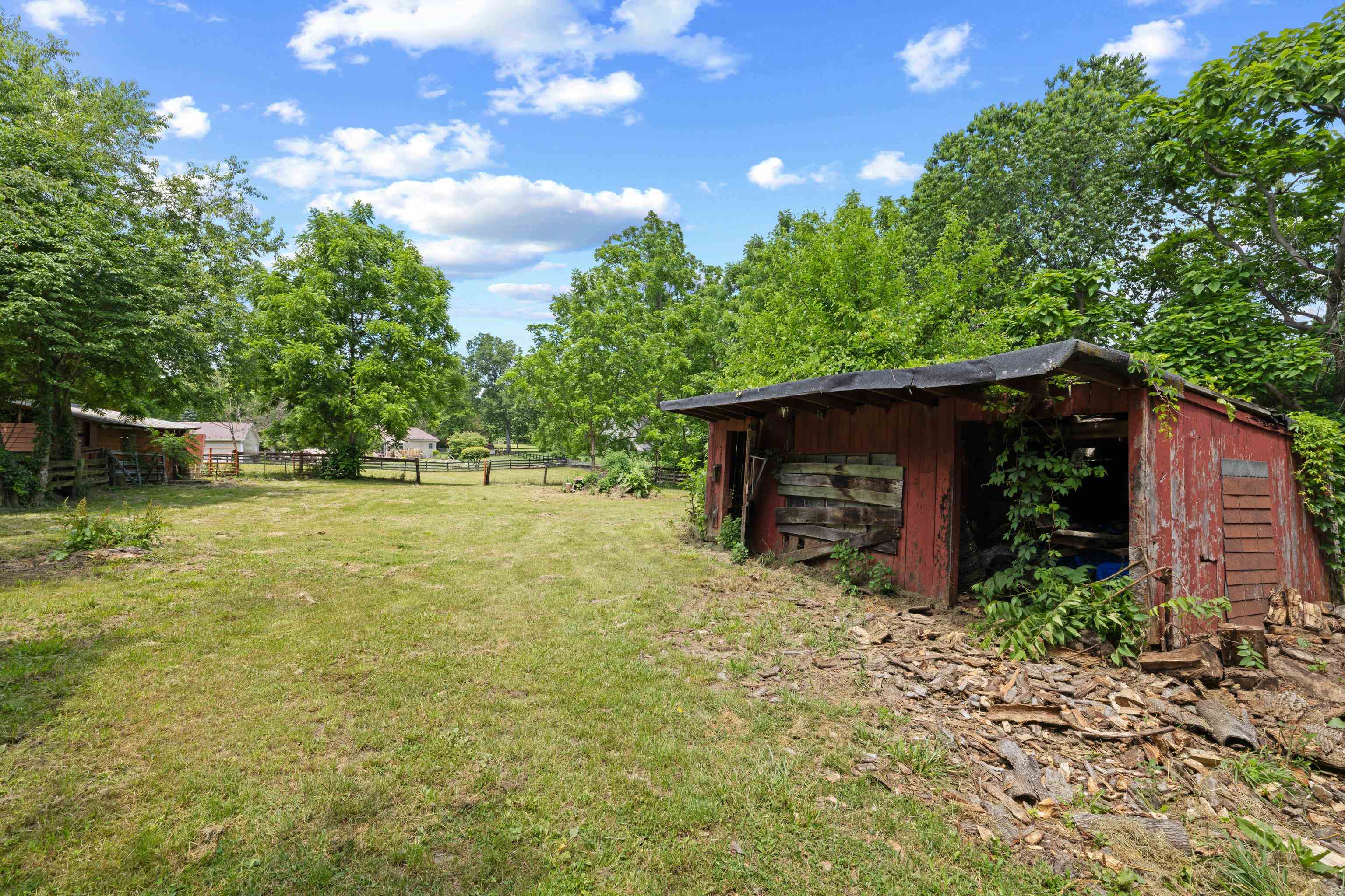 221 CHAPEL RD
