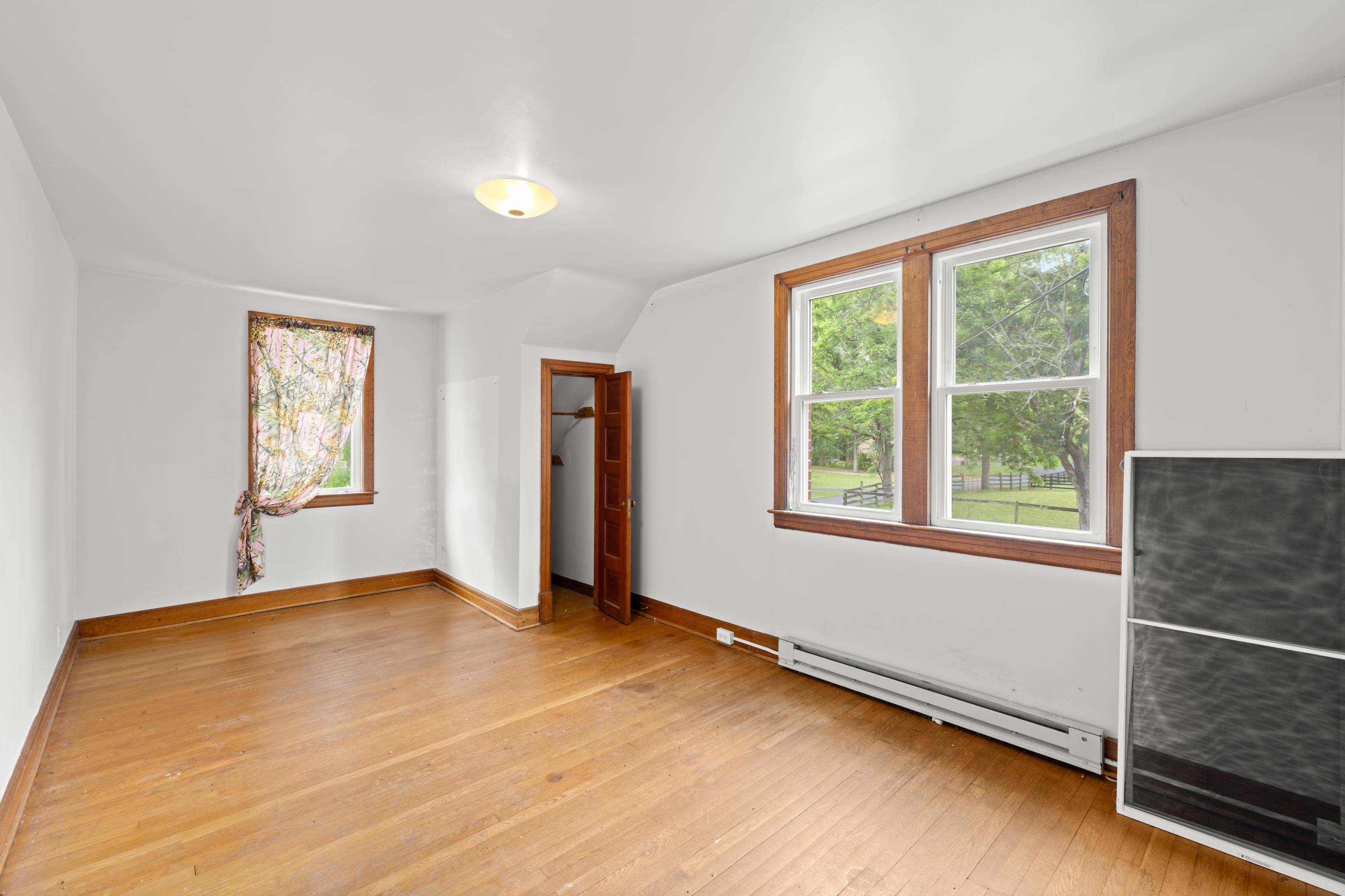 221 CHAPEL RD