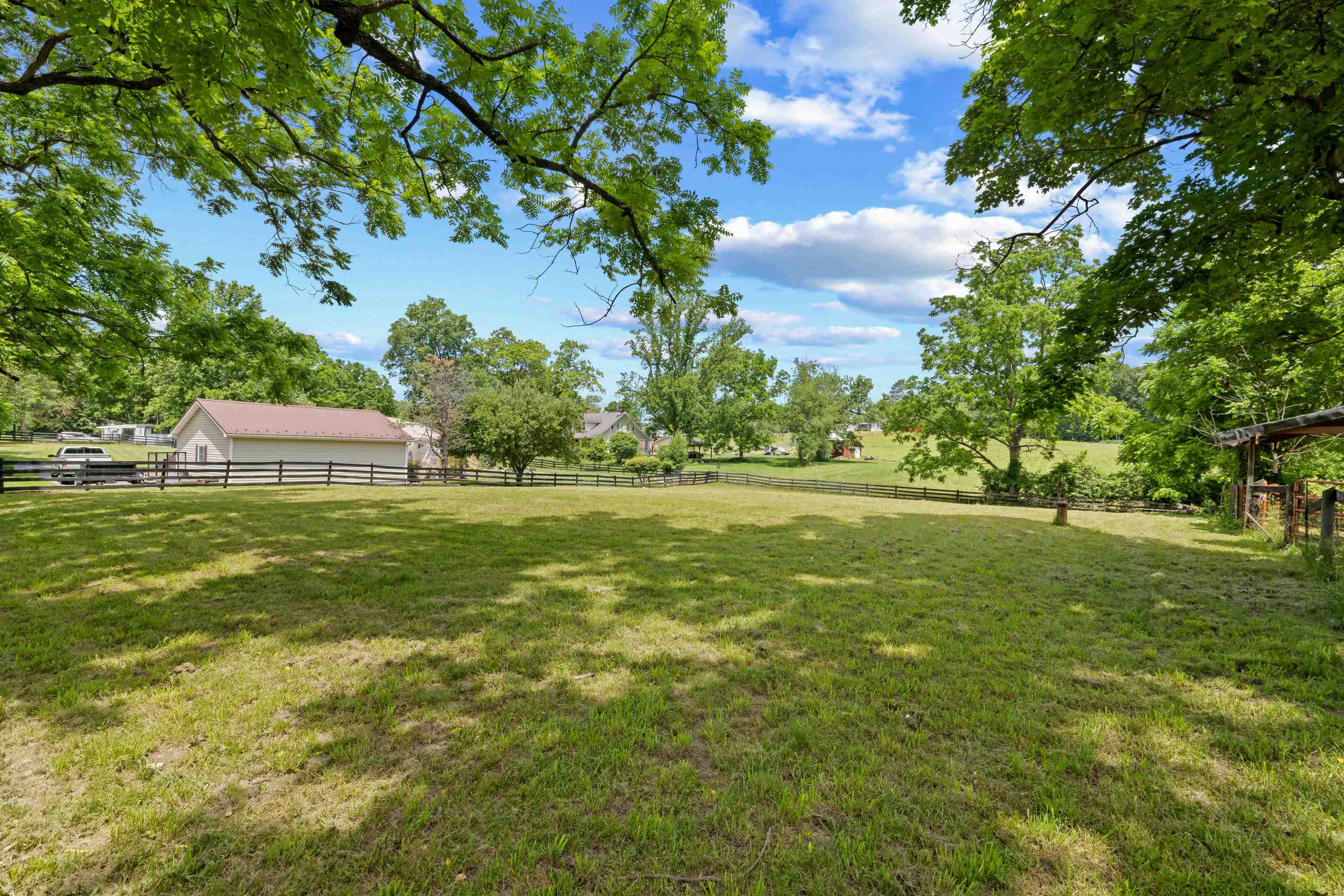 221 CHAPEL RD