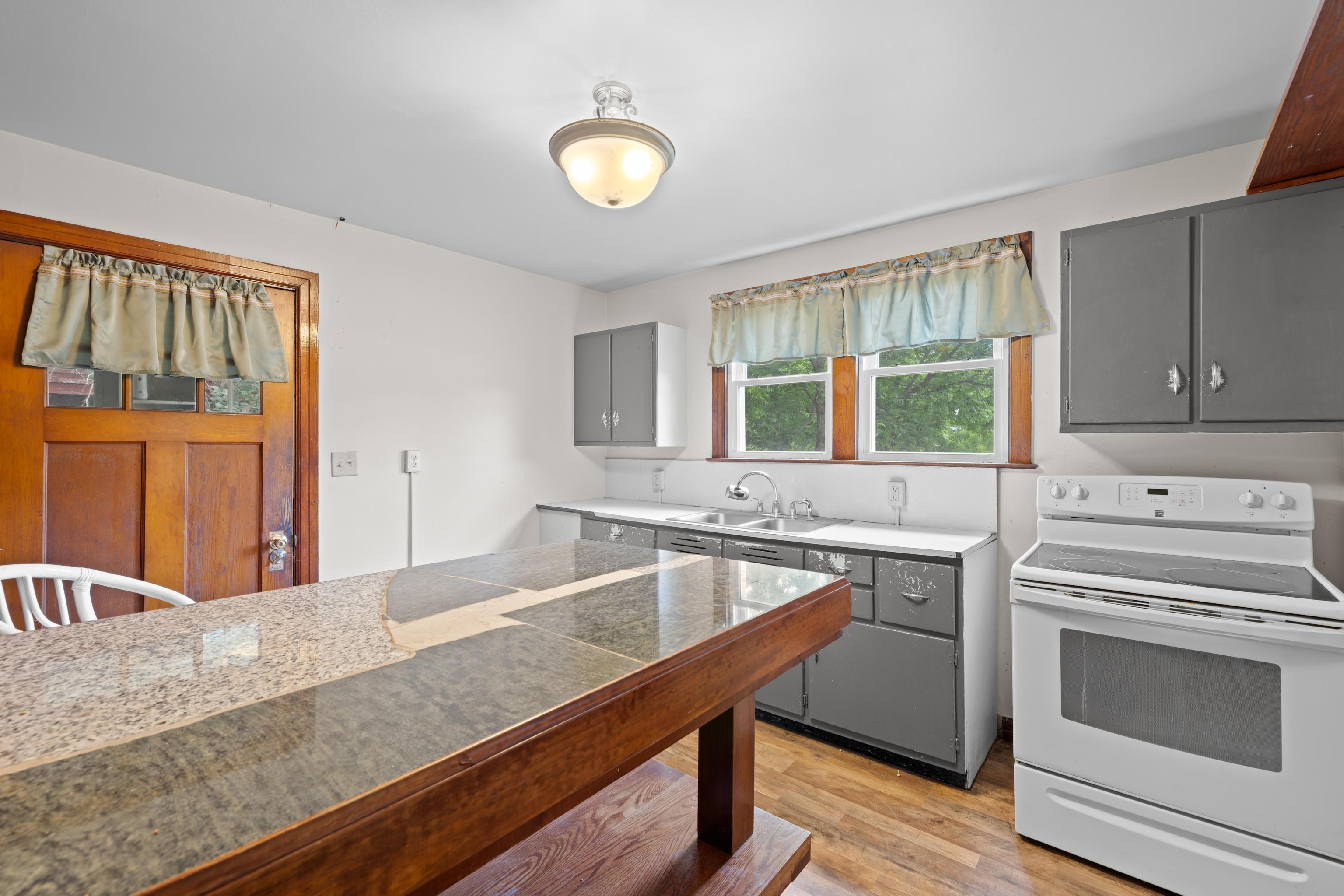 221 CHAPEL RD