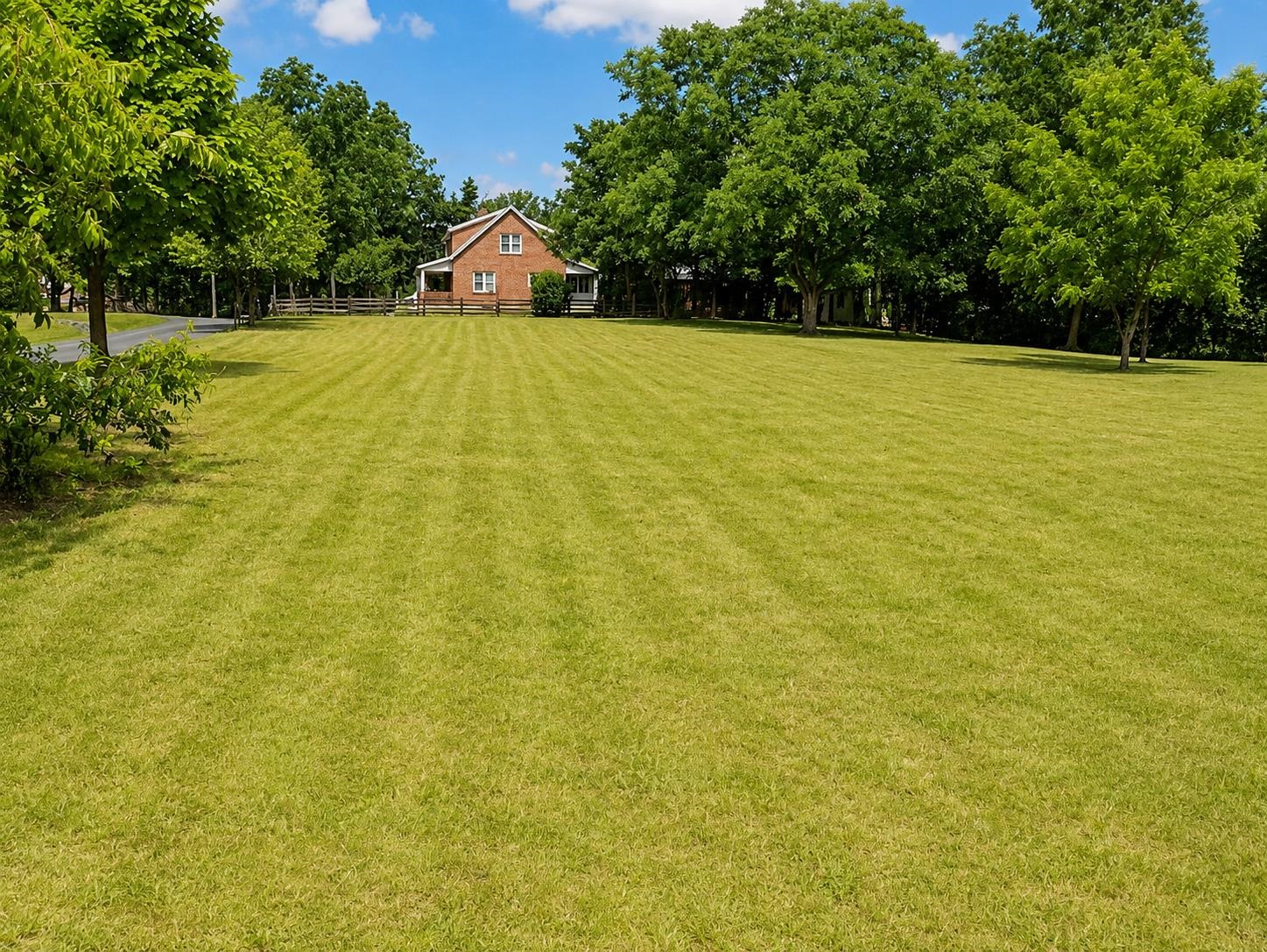 221 CHAPEL RD