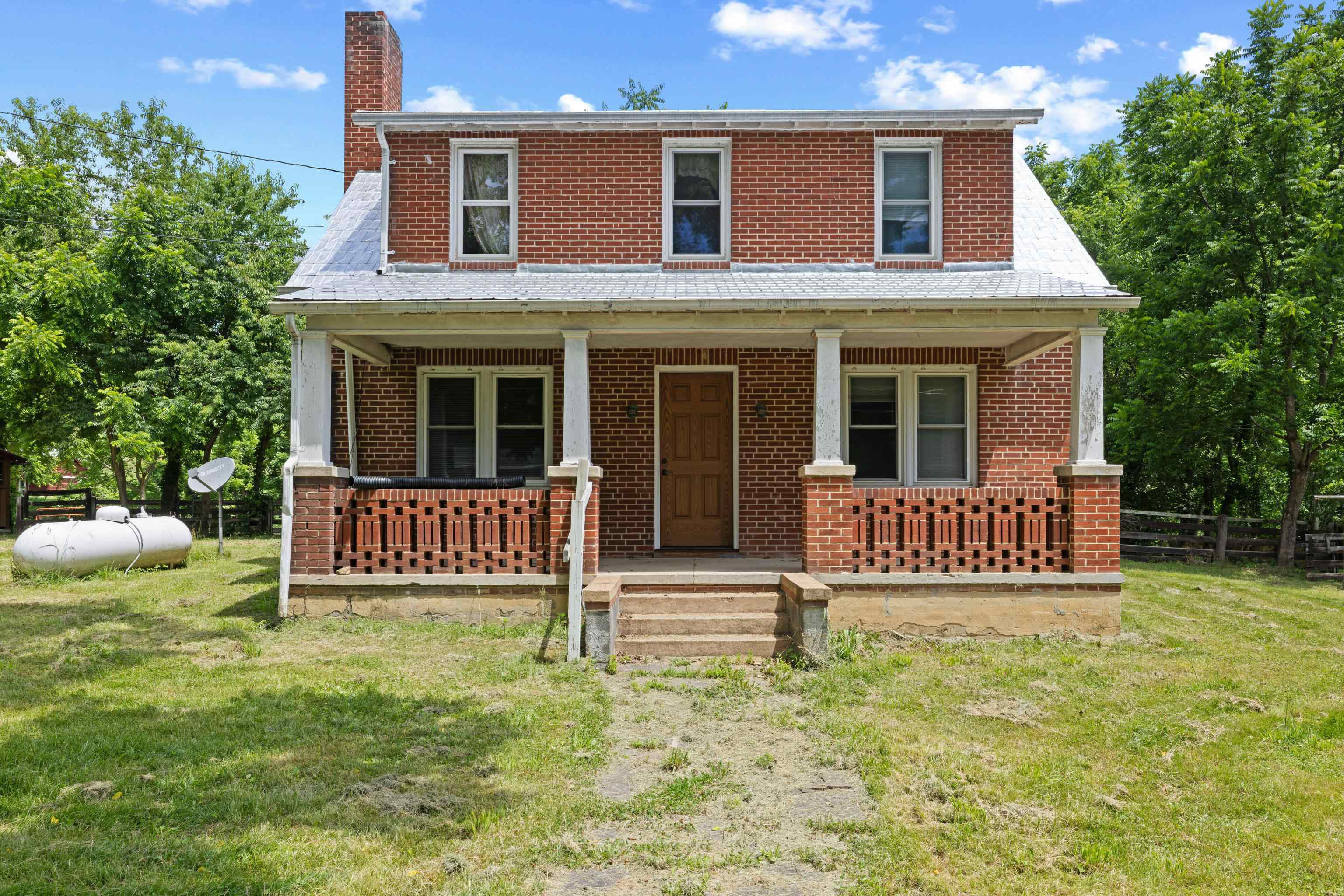 221 CHAPEL RD