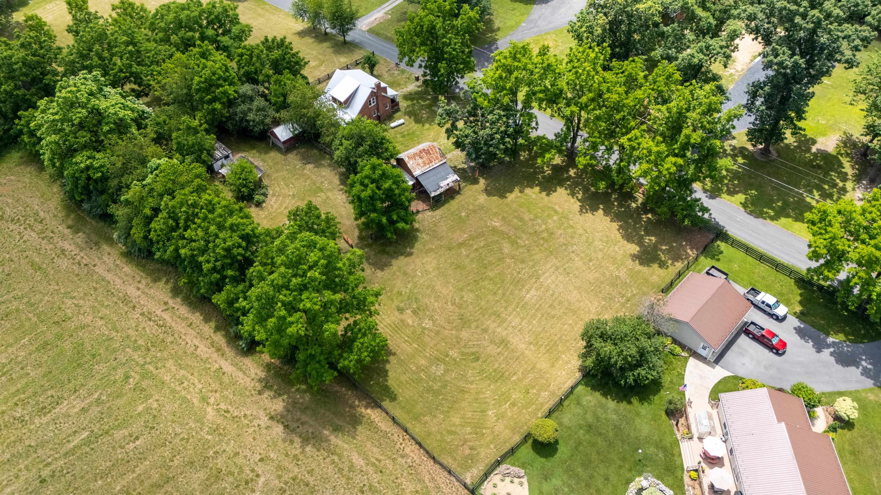 221 CHAPEL RD