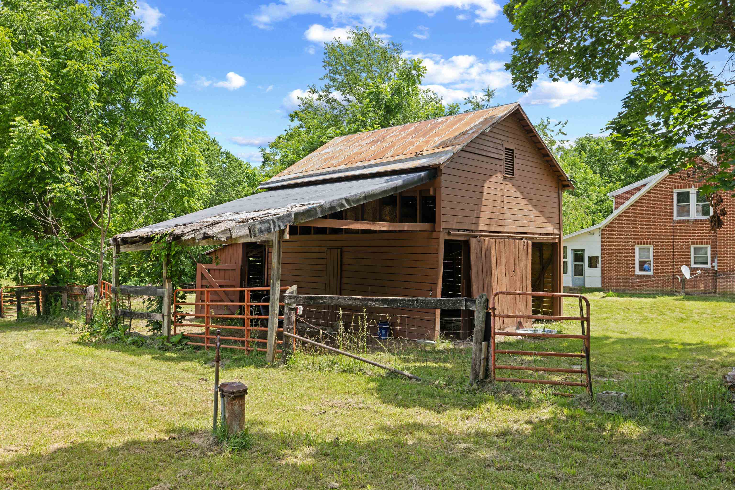 221 CHAPEL RD