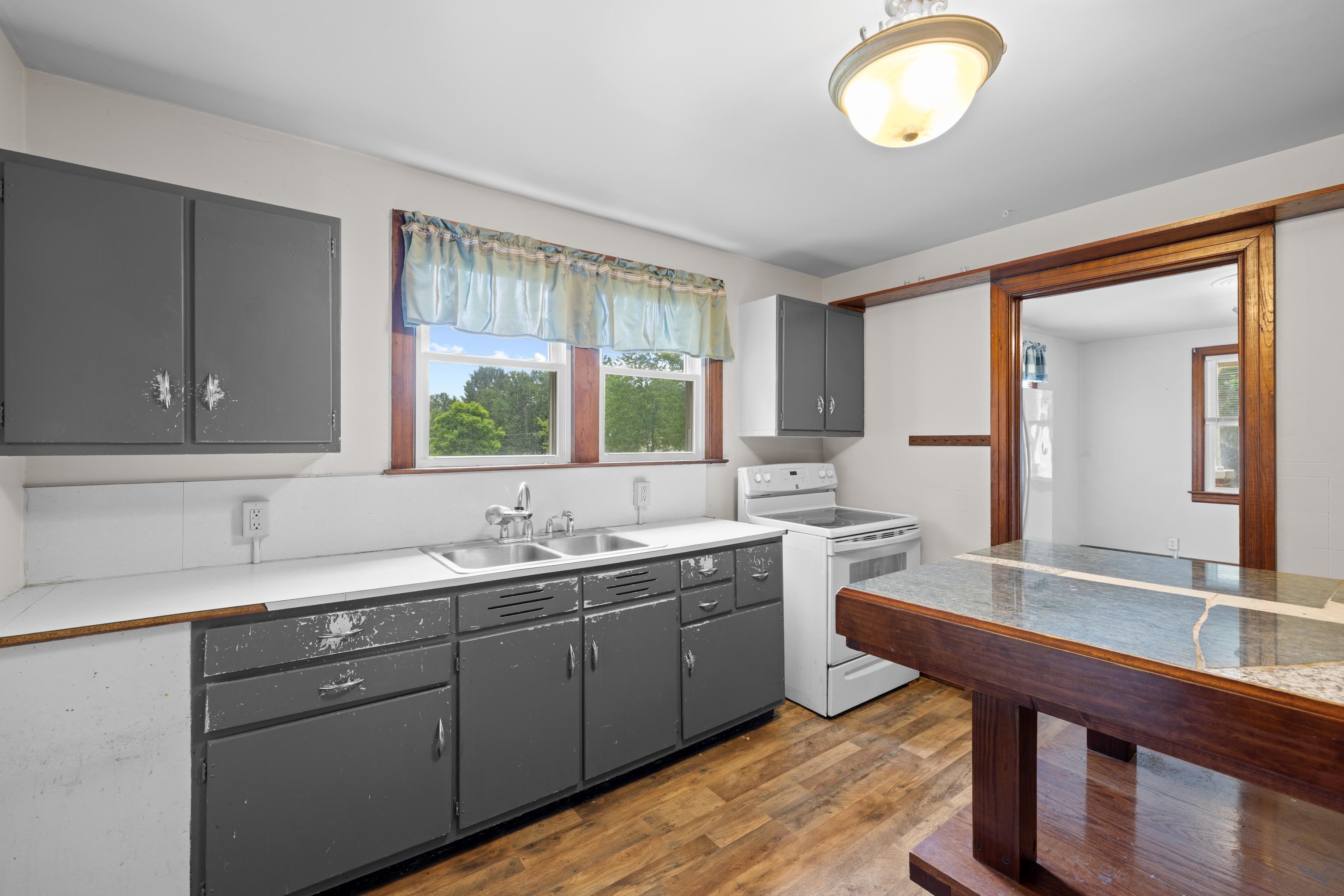 221 CHAPEL RD