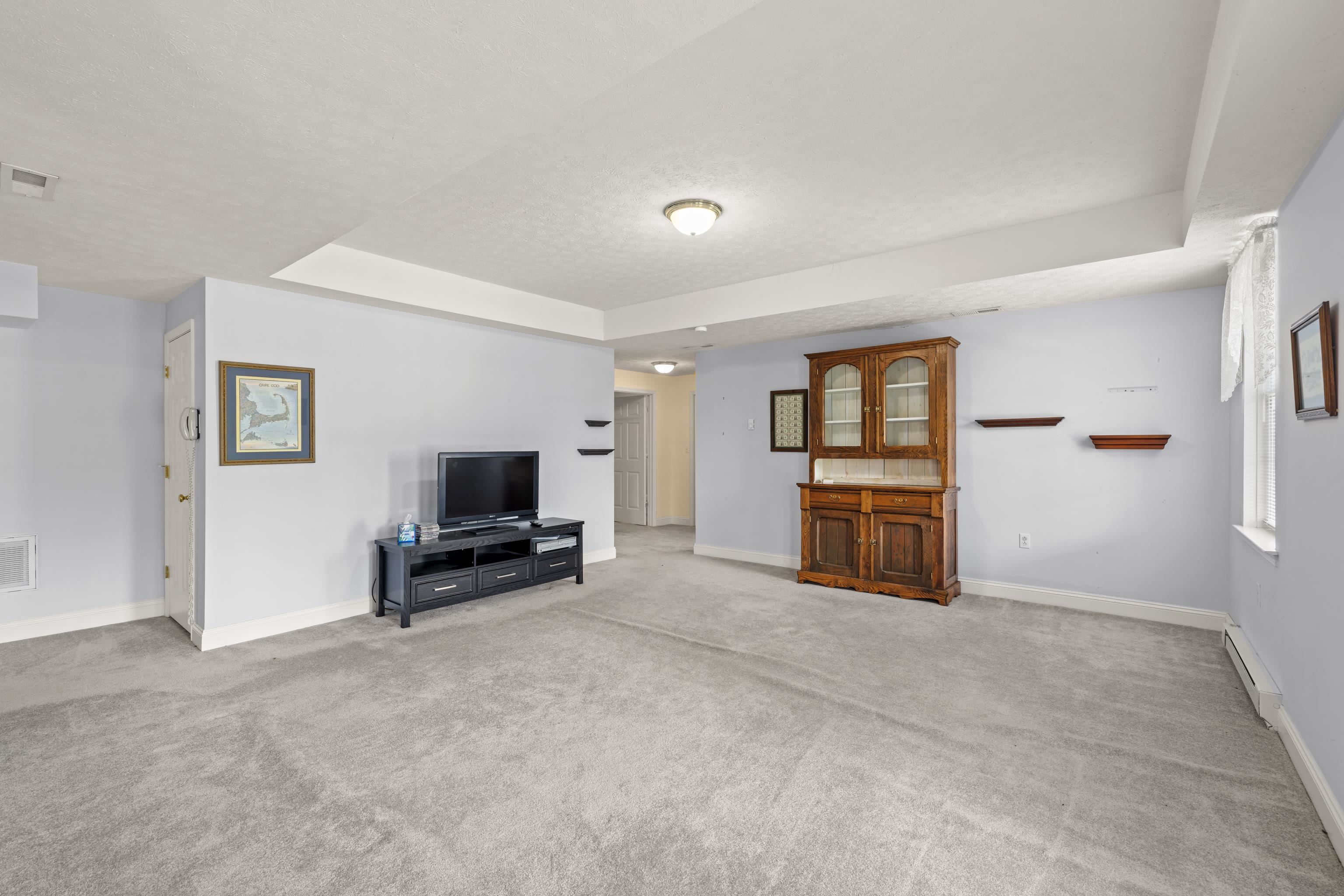 287 KENSINGTON DR
