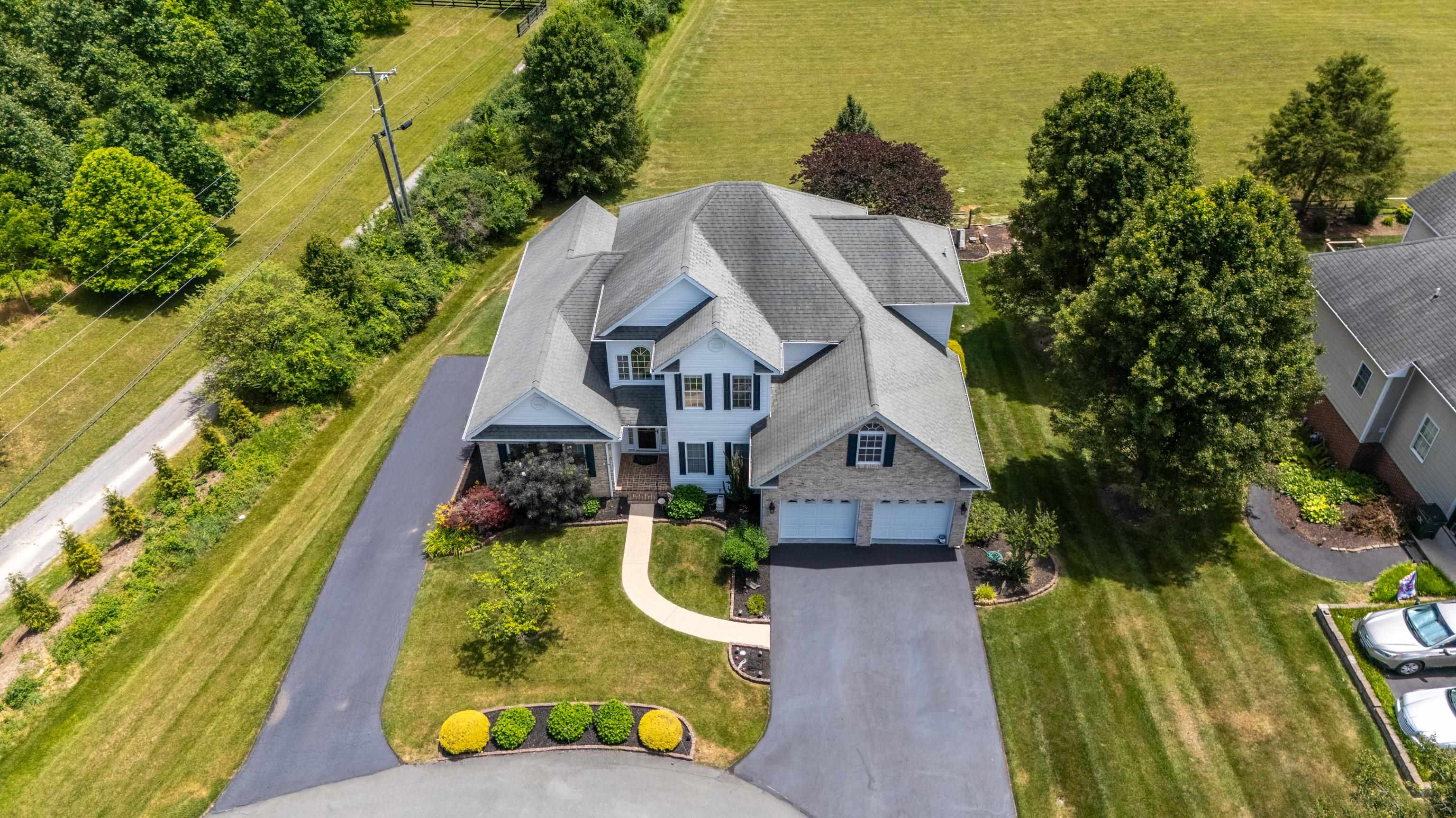 287 KENSINGTON DR
