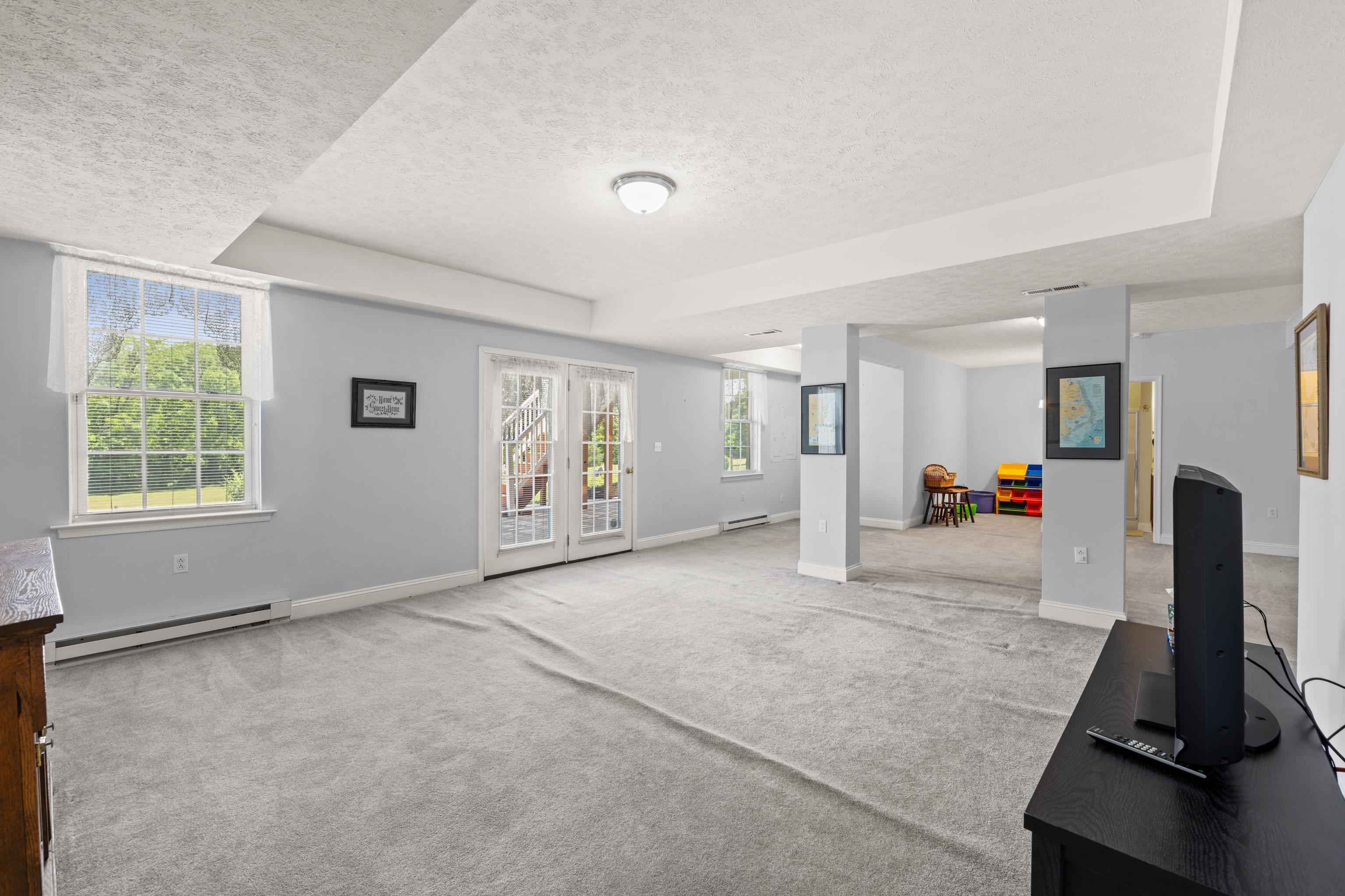 287 KENSINGTON DR