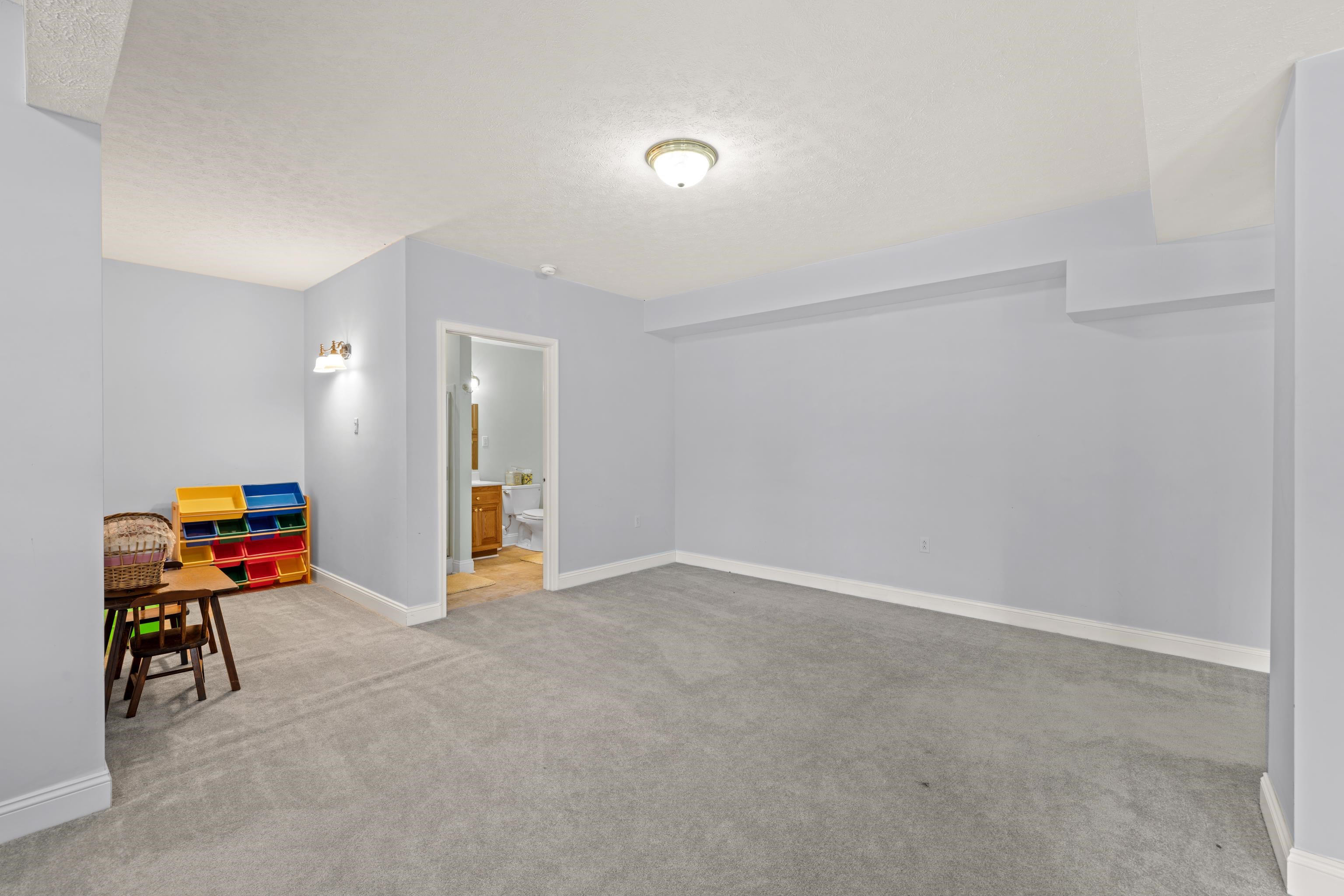 287 KENSINGTON DR