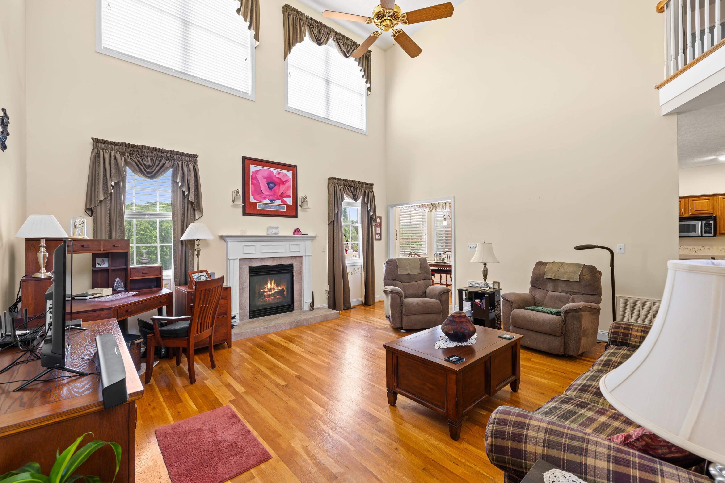 287 KENSINGTON DR