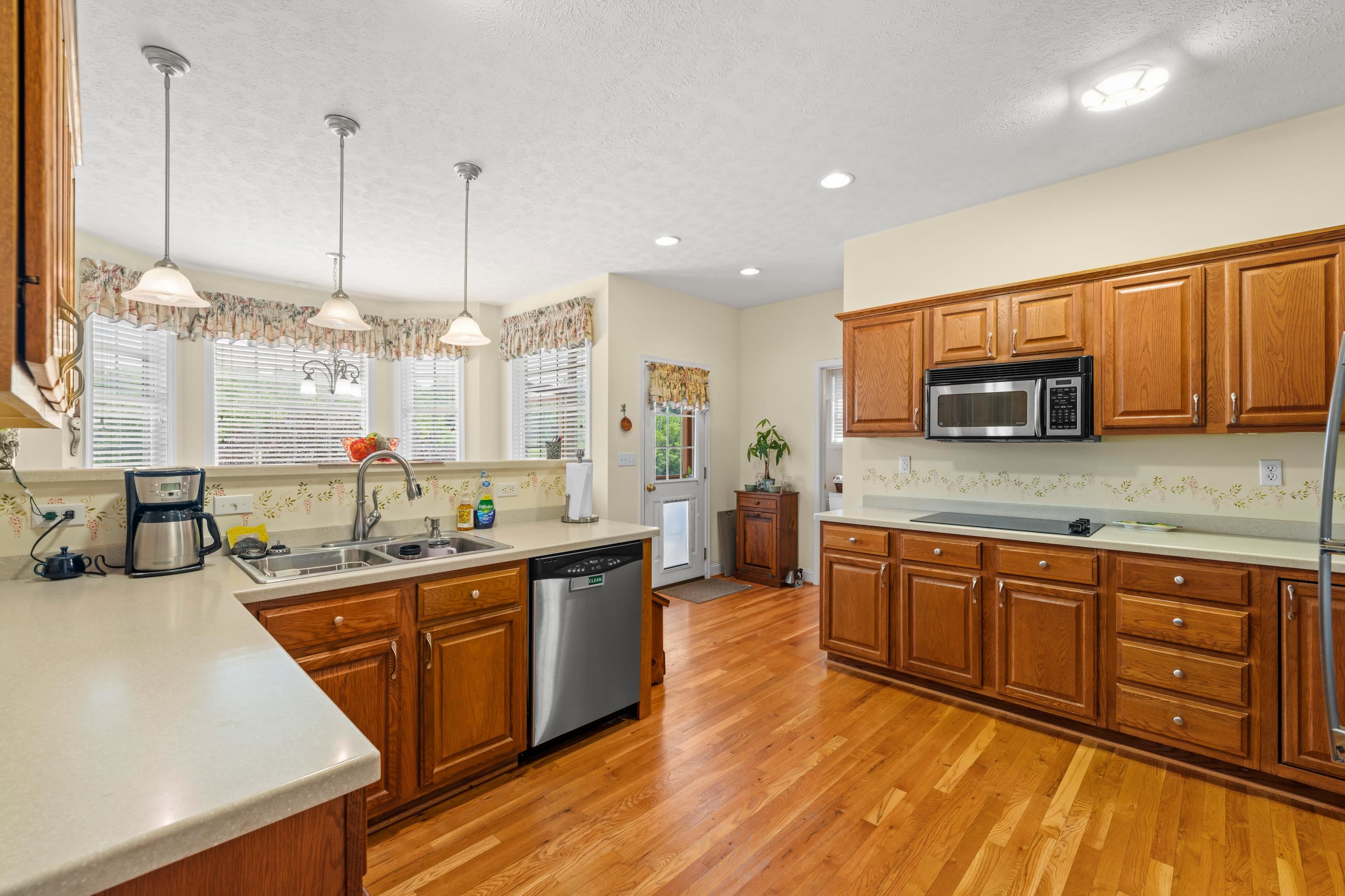 287 KENSINGTON DR