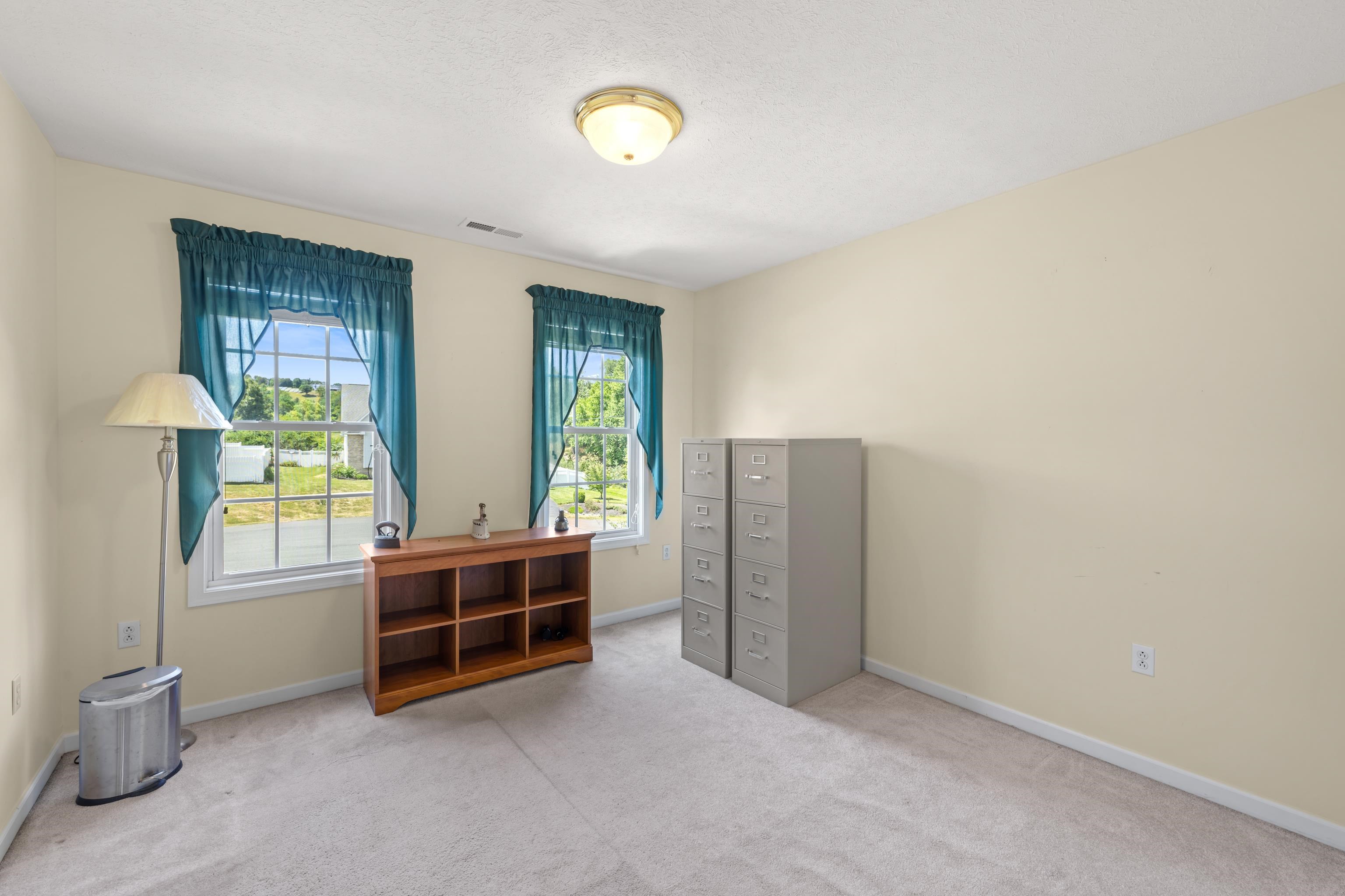 287 KENSINGTON DR