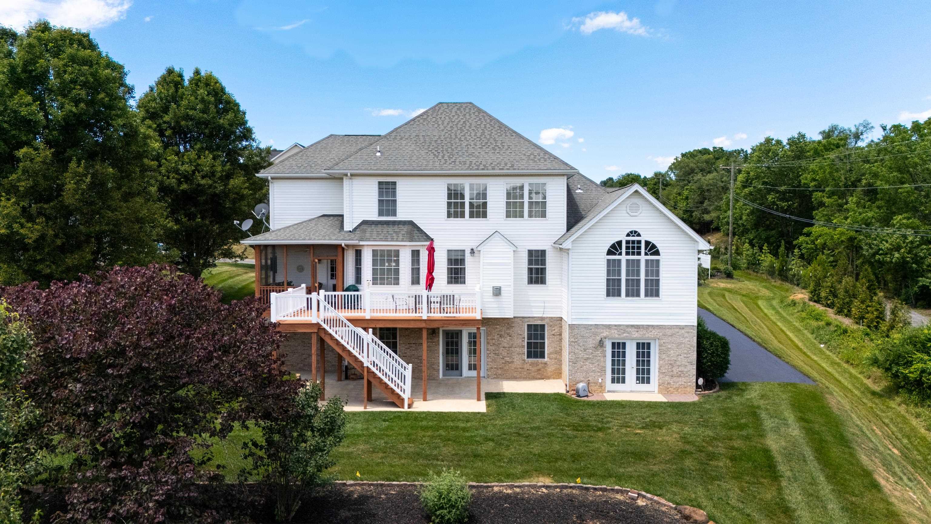 287 KENSINGTON DR