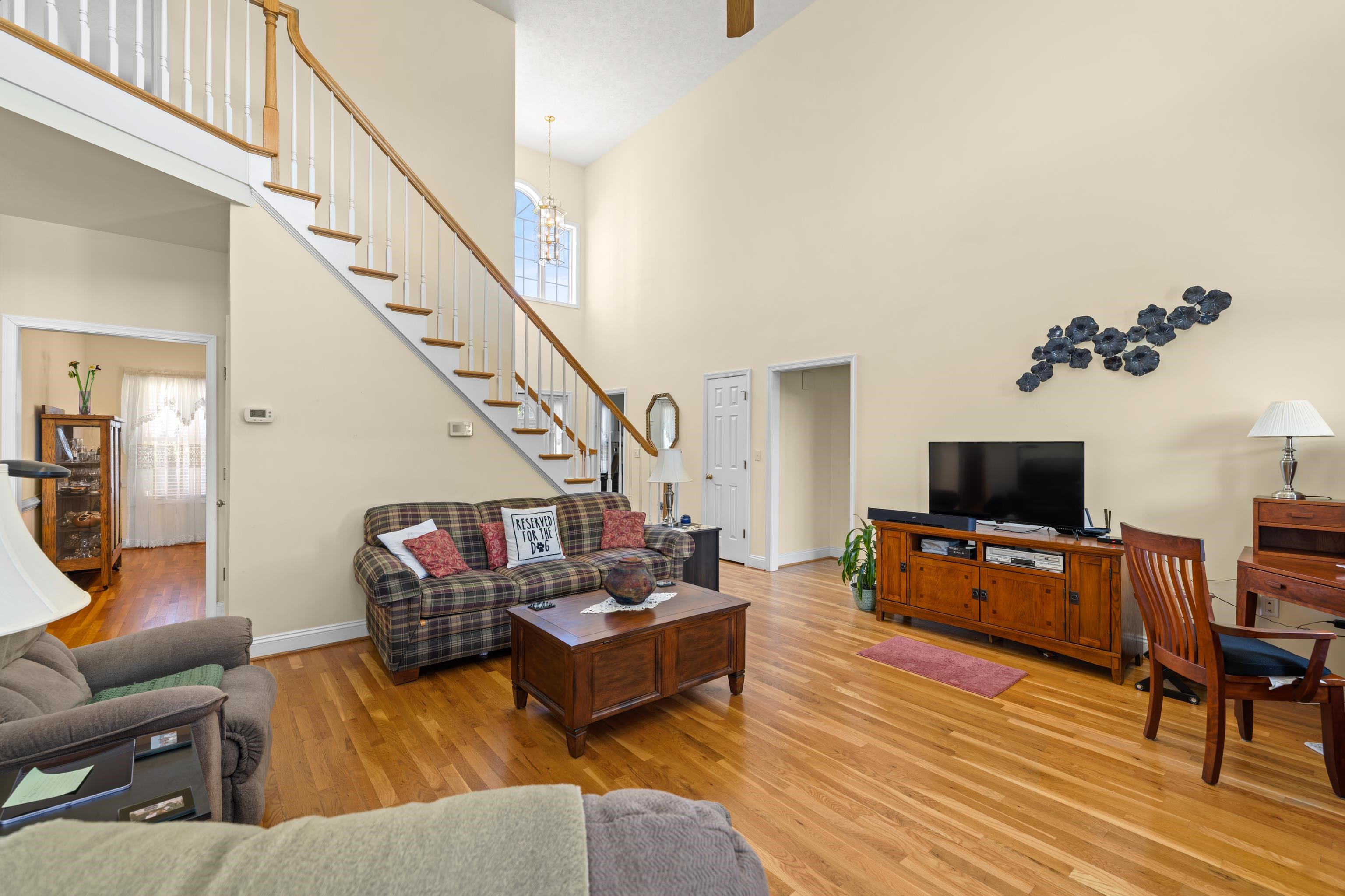 287 KENSINGTON DR