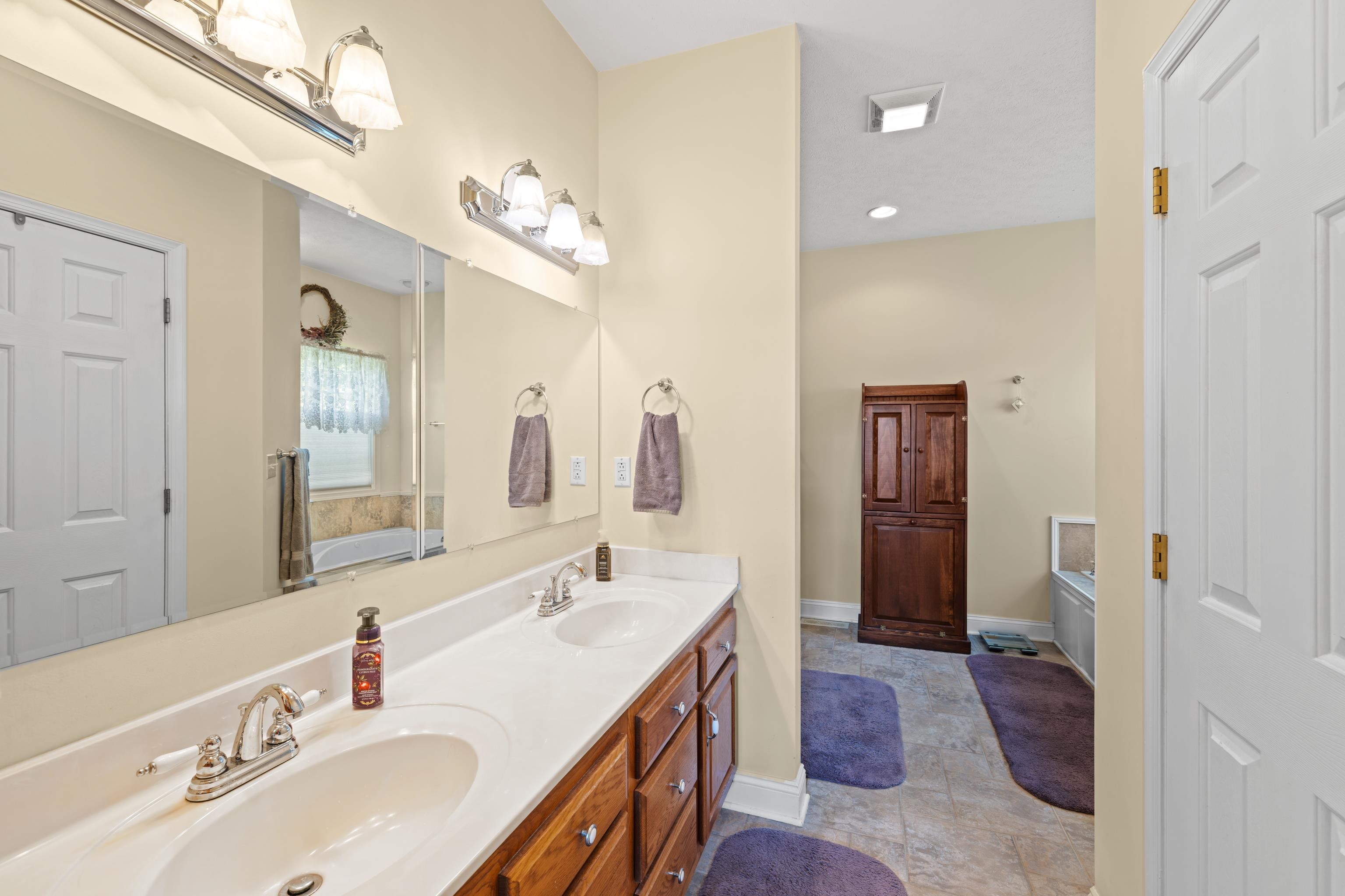287 KENSINGTON DR