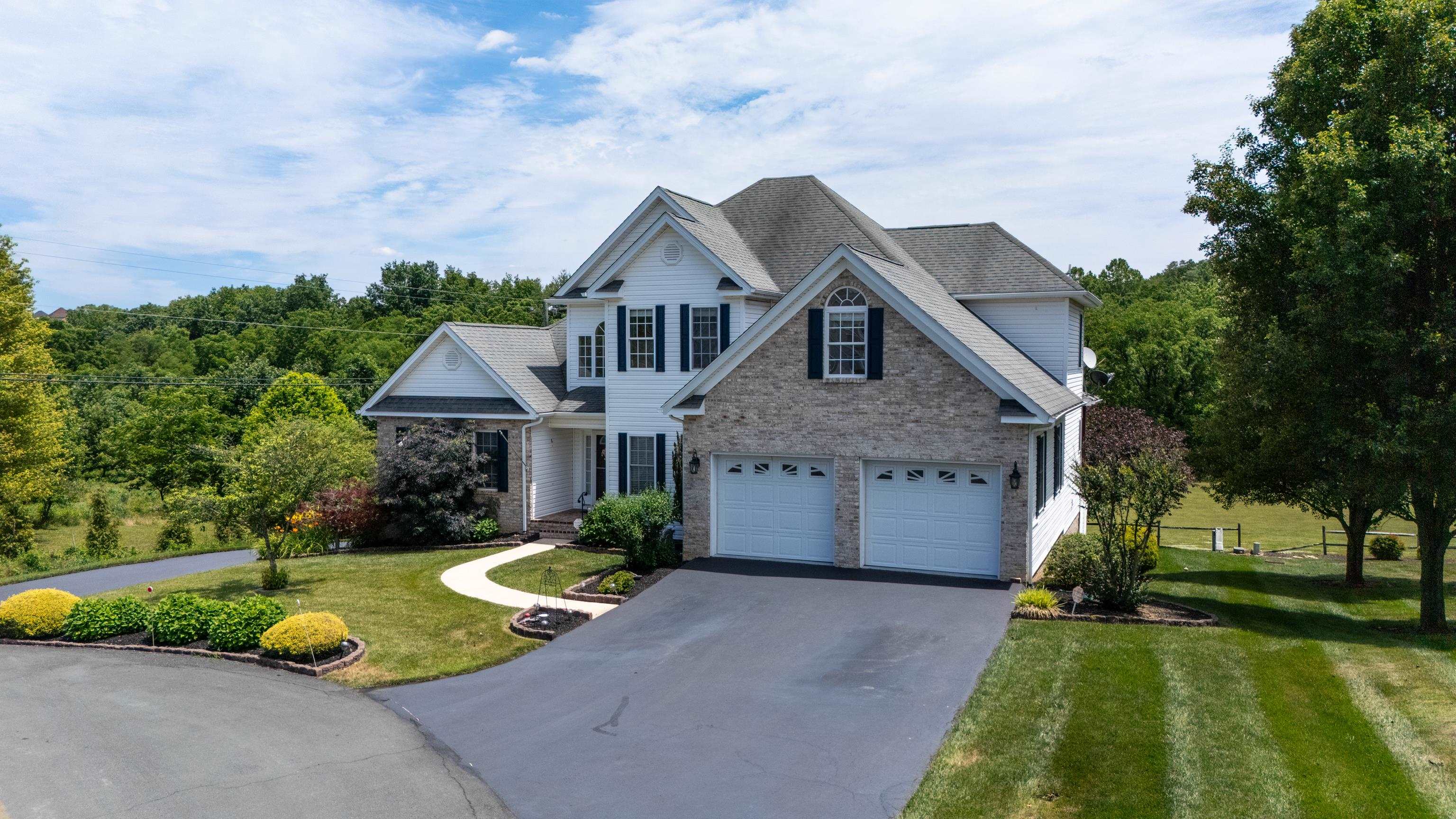 287 KENSINGTON DR