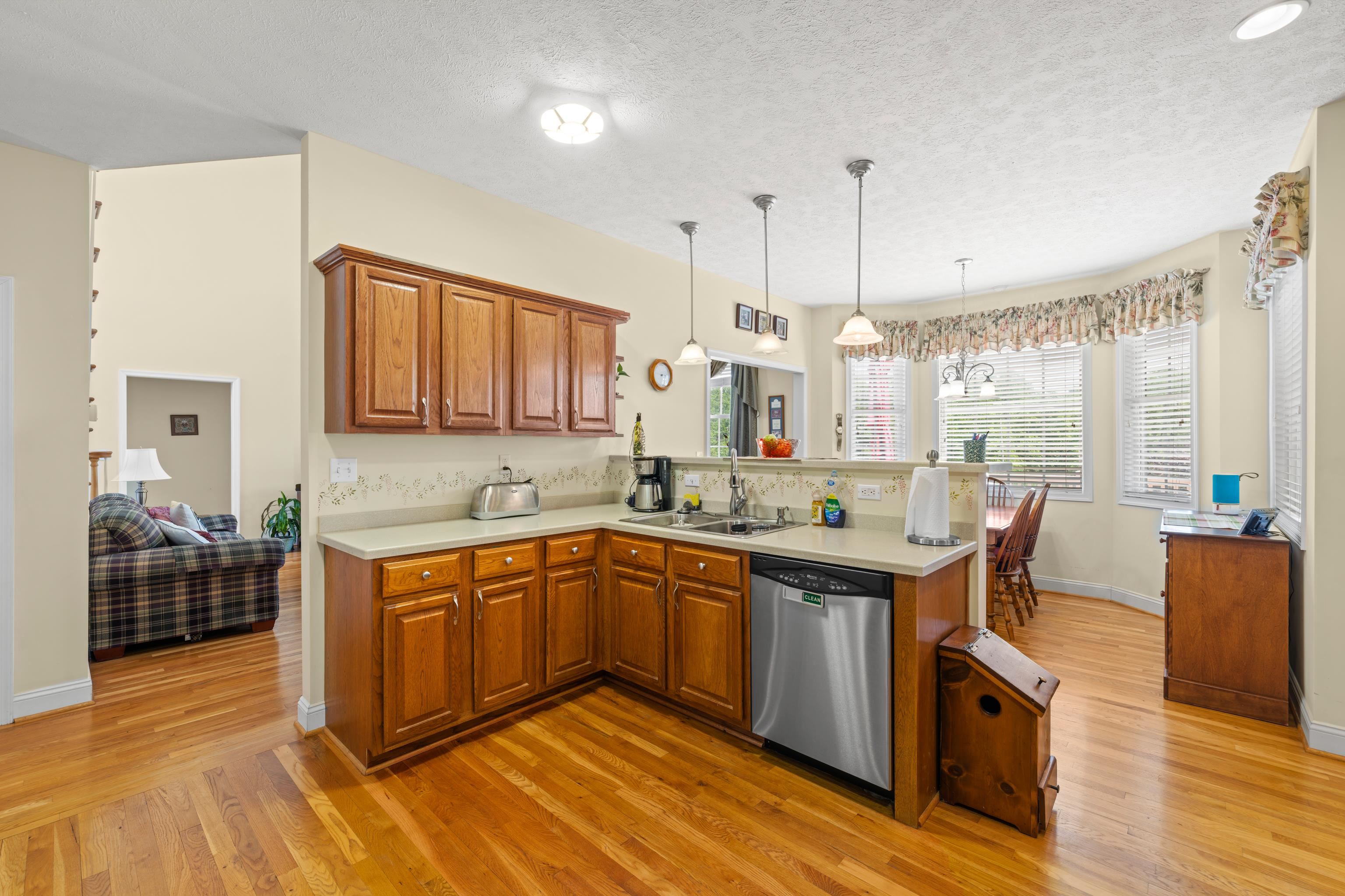 287 KENSINGTON DR