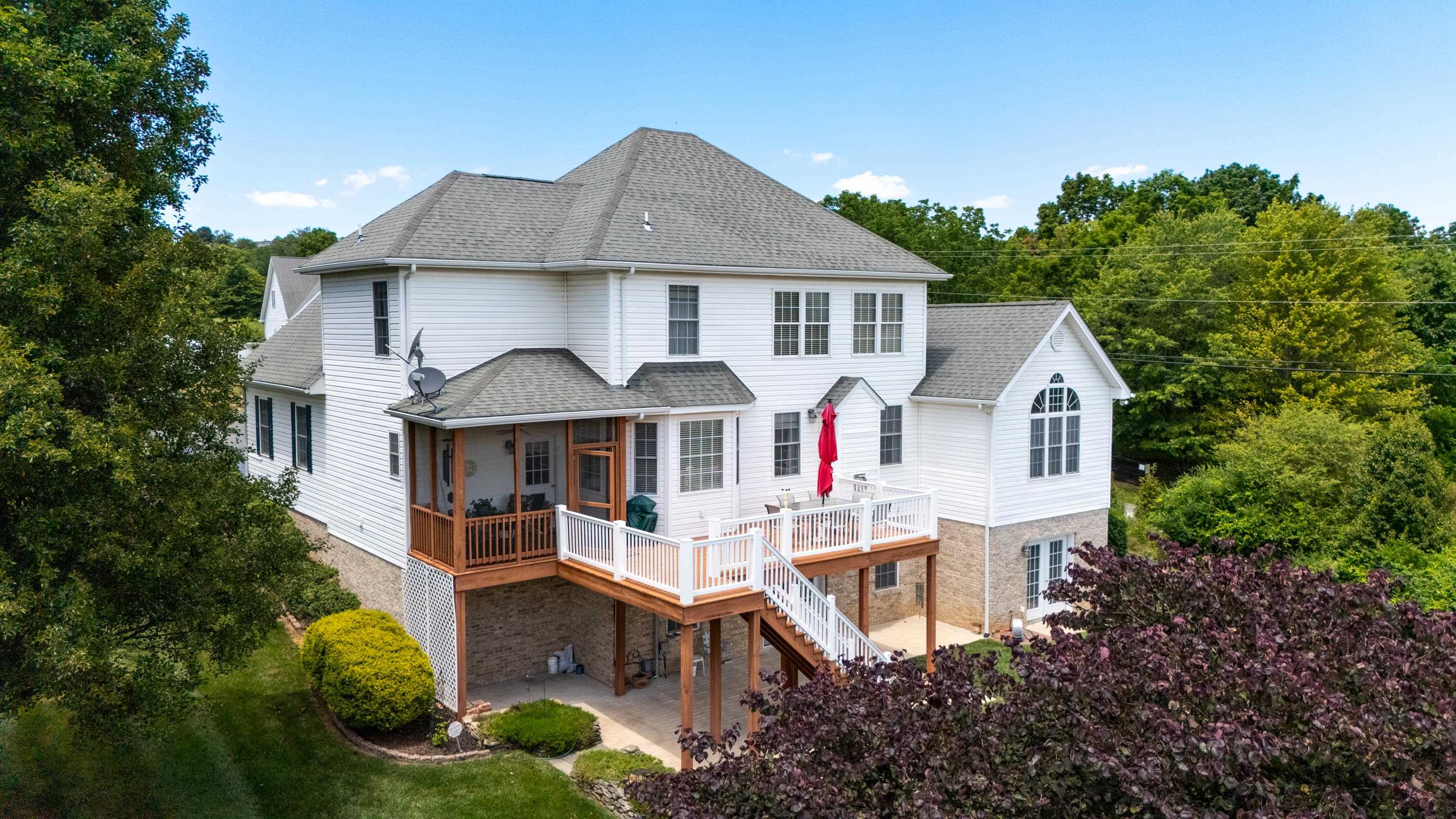 287 KENSINGTON DR