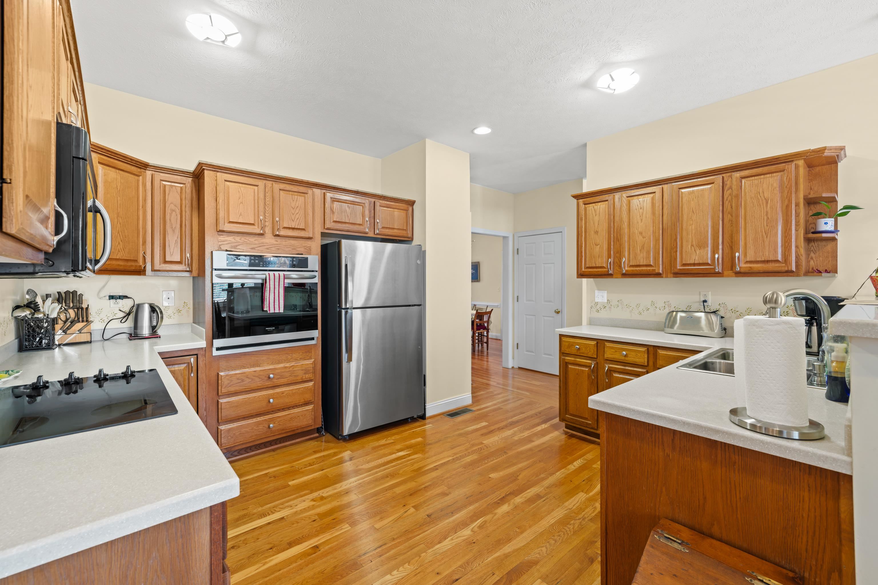 287 KENSINGTON DR