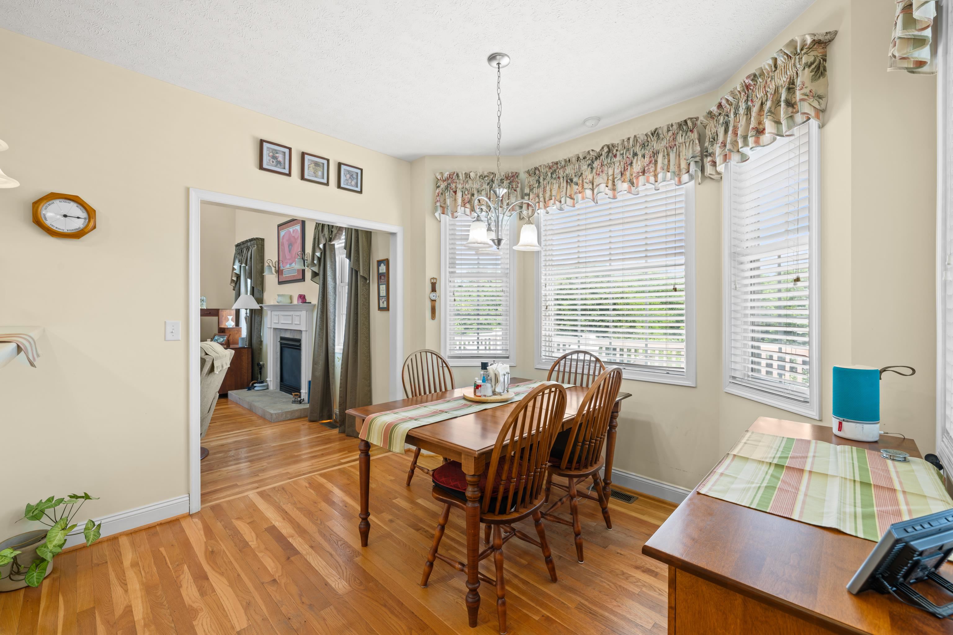 287 KENSINGTON DR