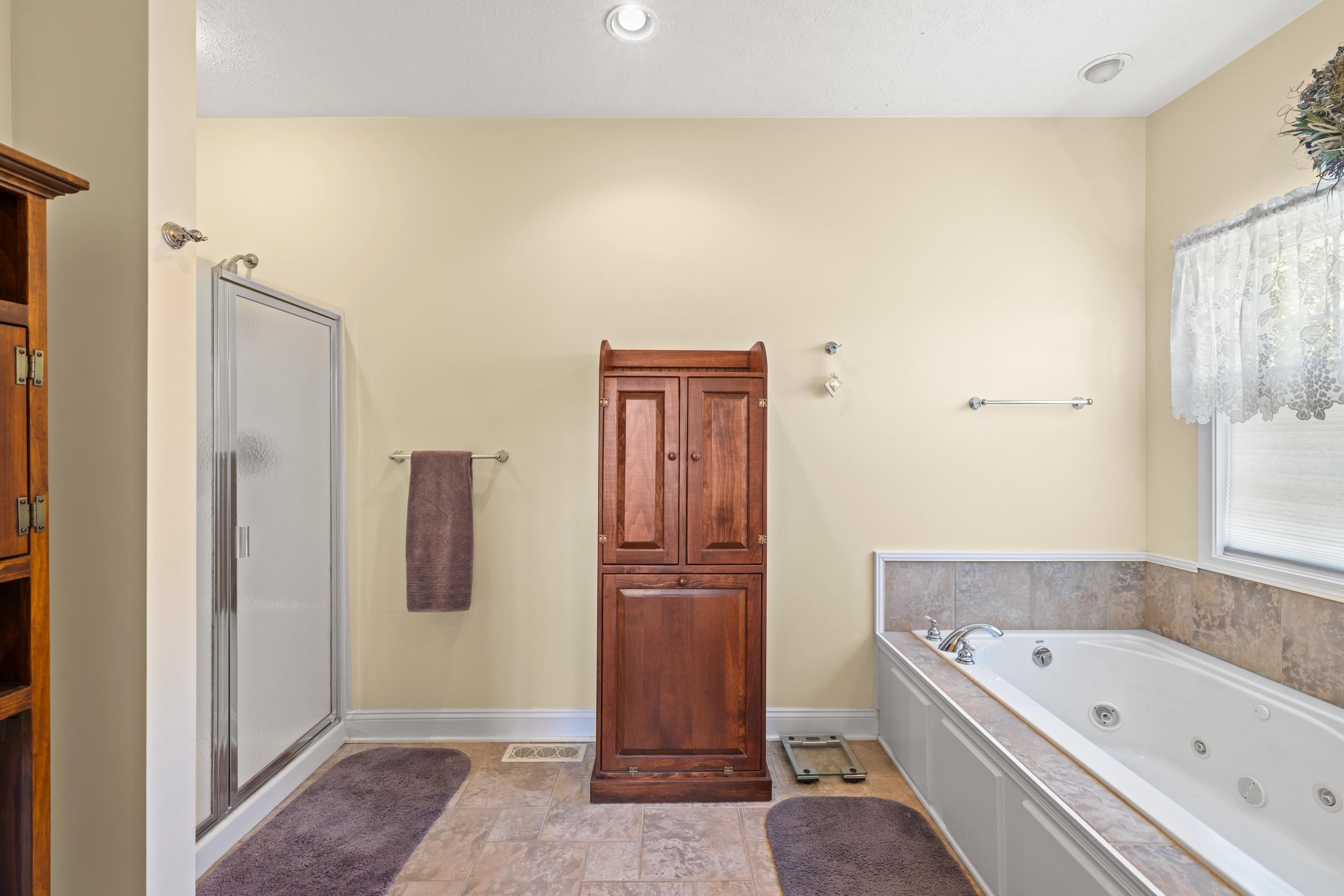 287 KENSINGTON DR