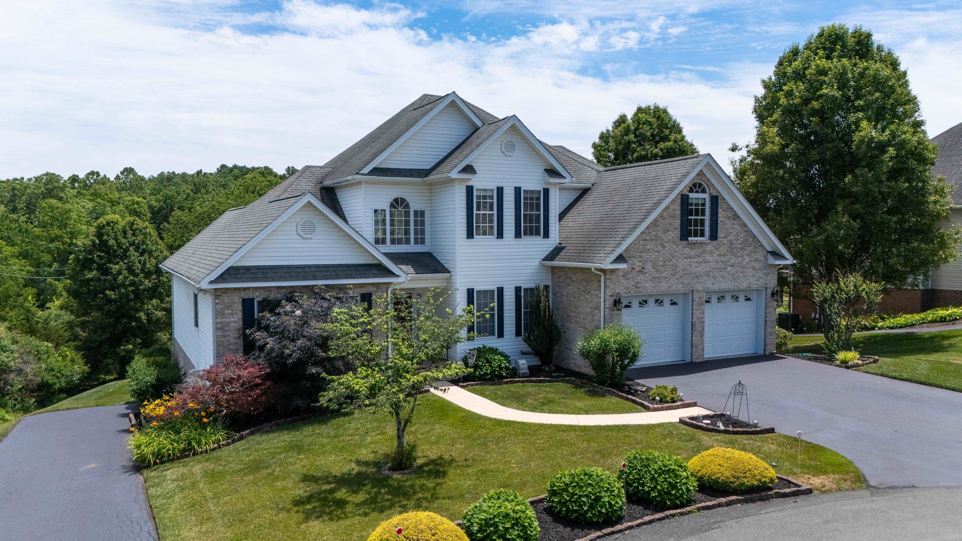 287 KENSINGTON DR