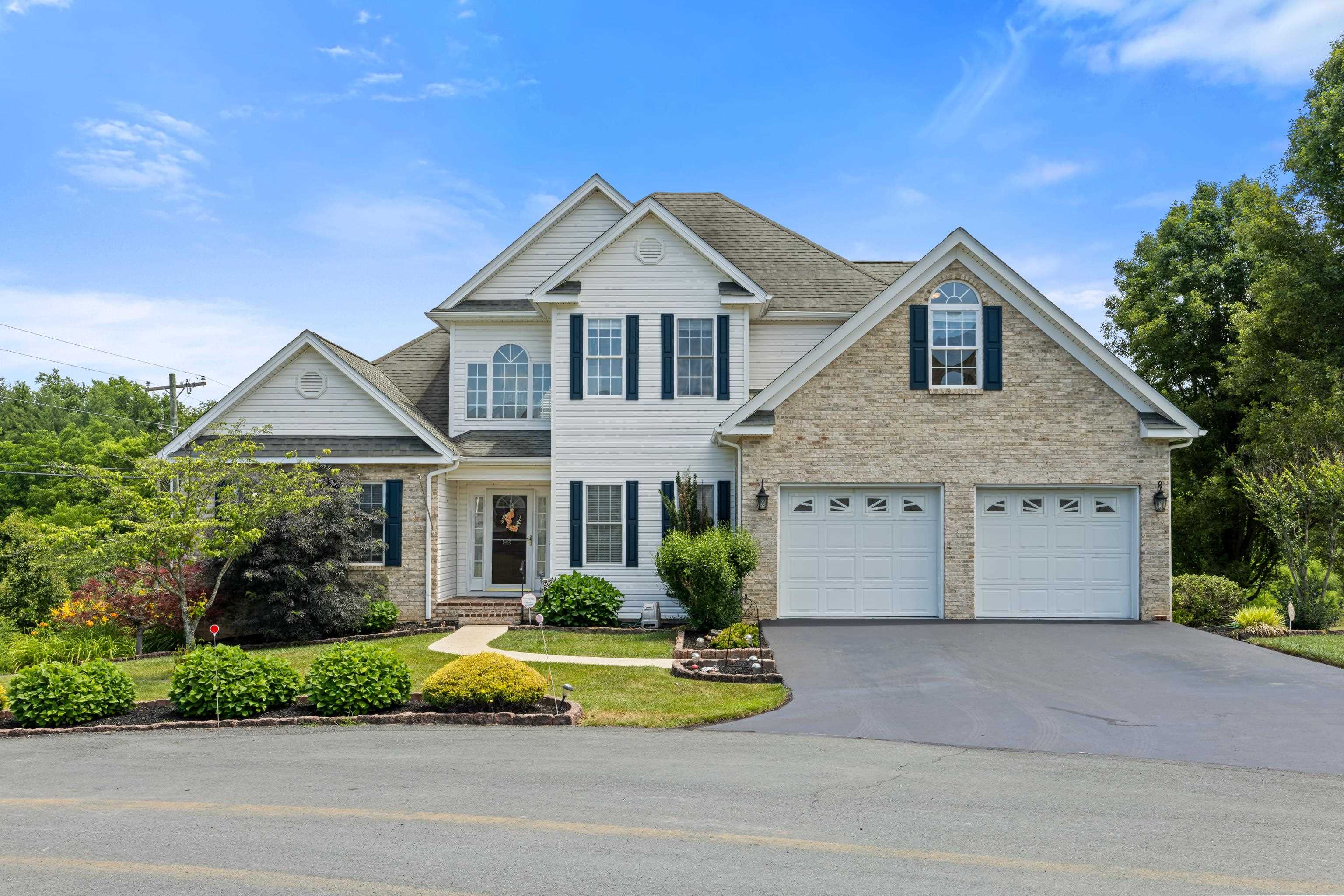 287 KENSINGTON DR