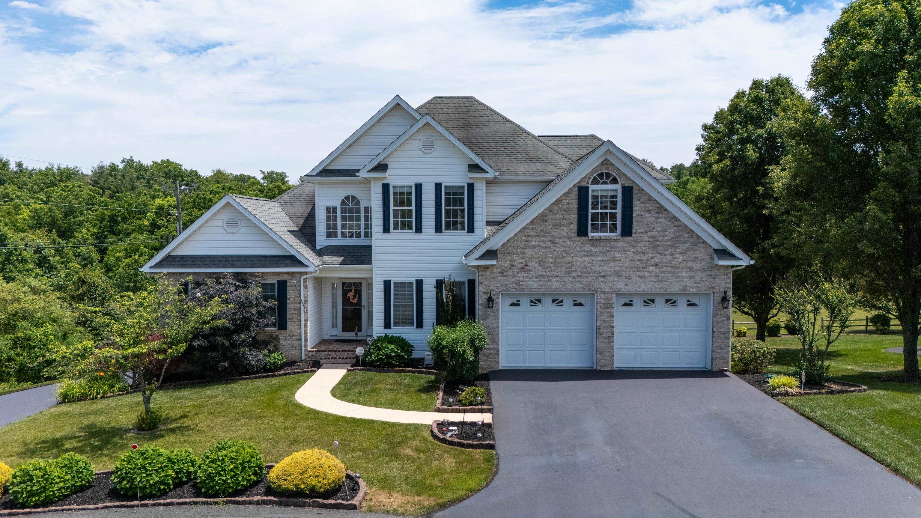 287 KENSINGTON DR
