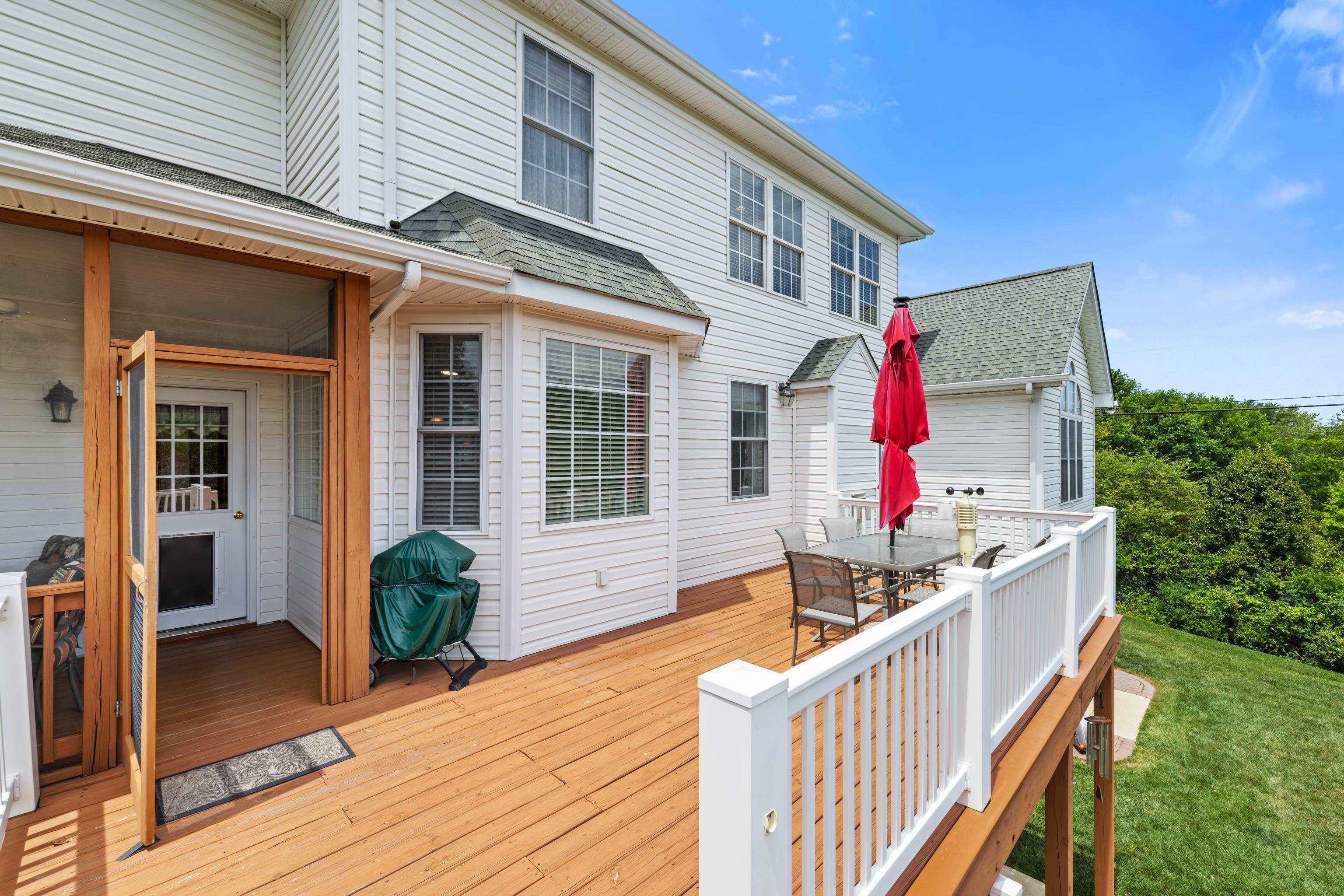 287 KENSINGTON DR