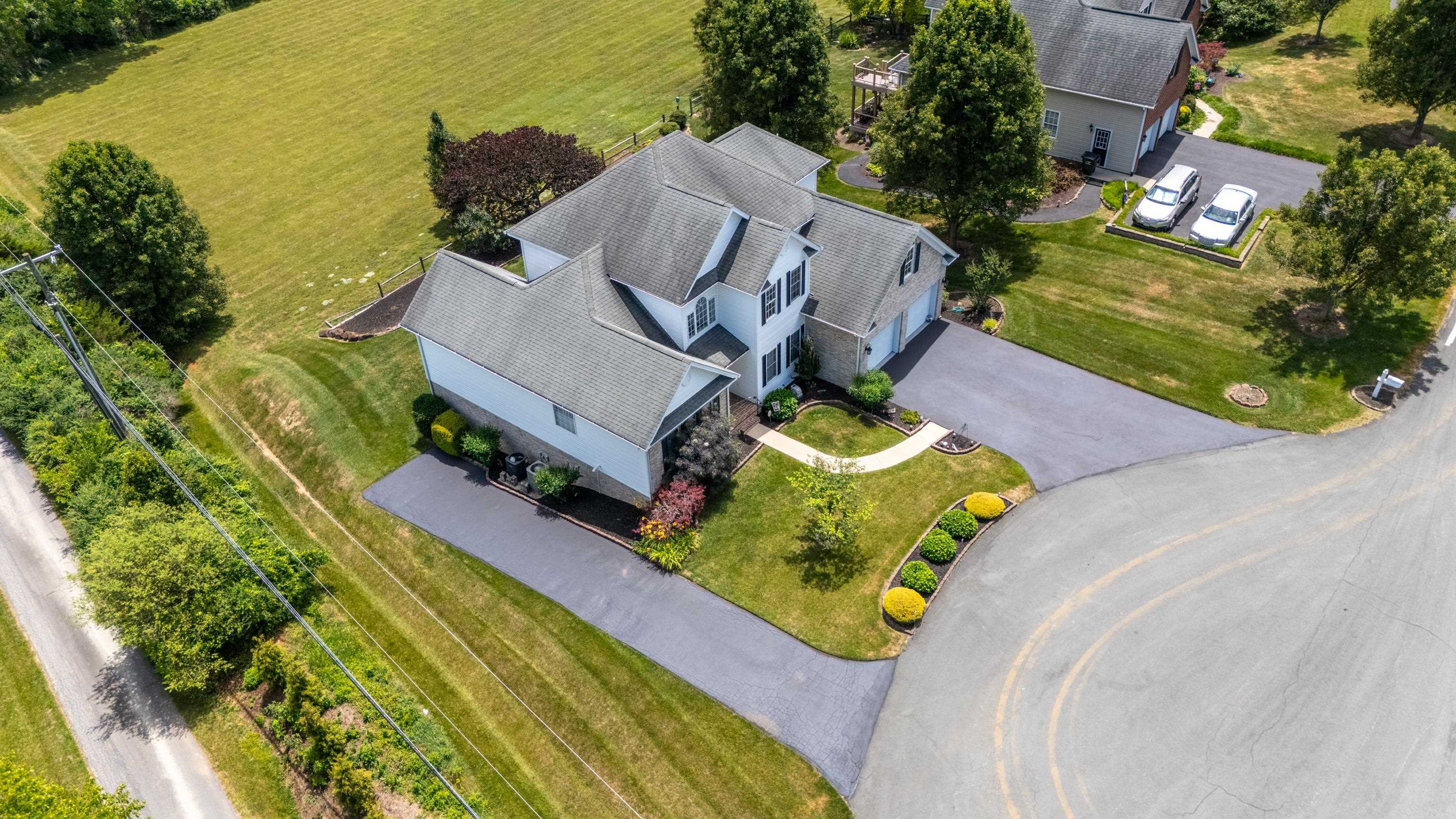 287 KENSINGTON DR